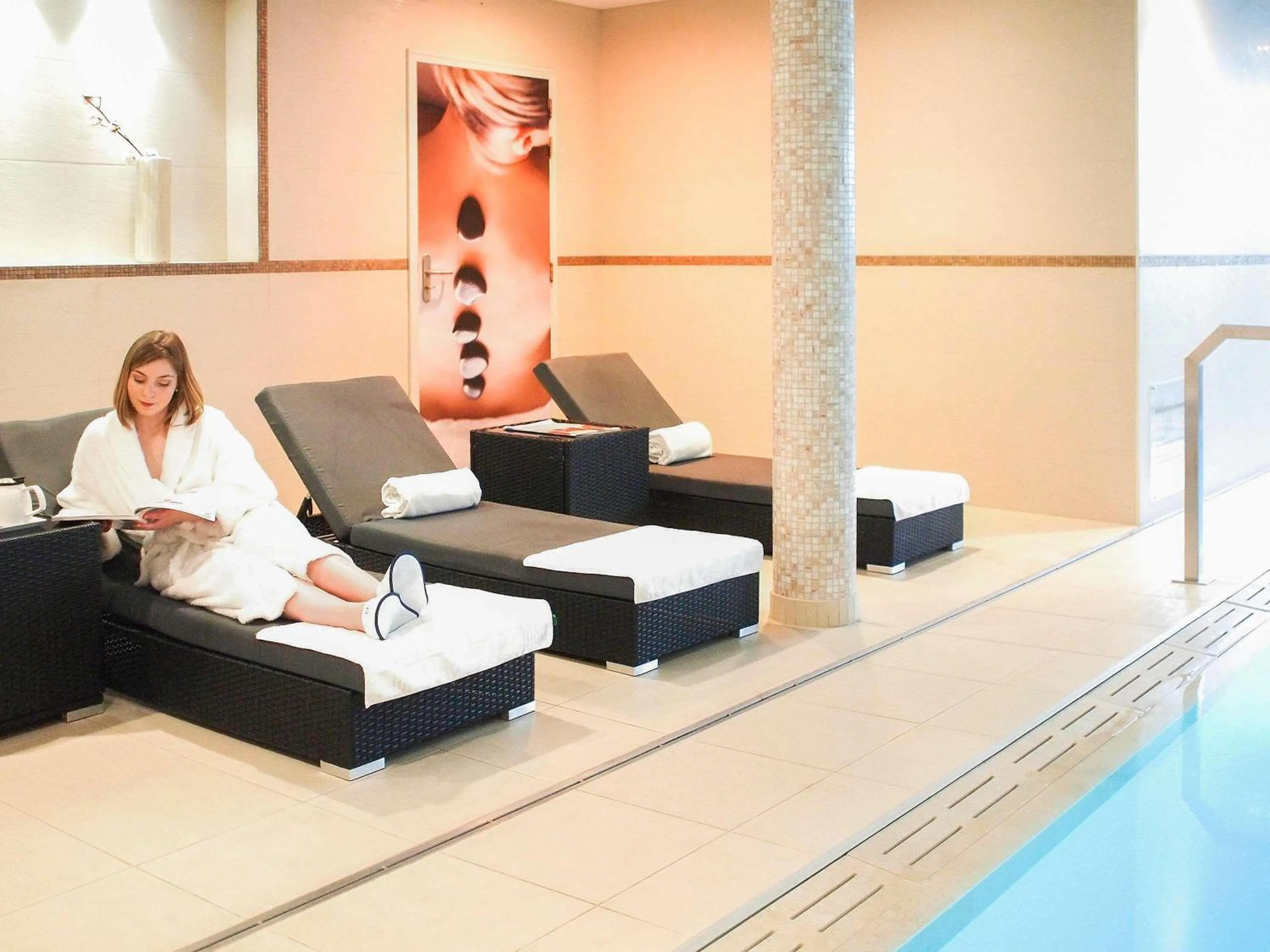 Pool view in Novotel SPA Rennes Centre Gare