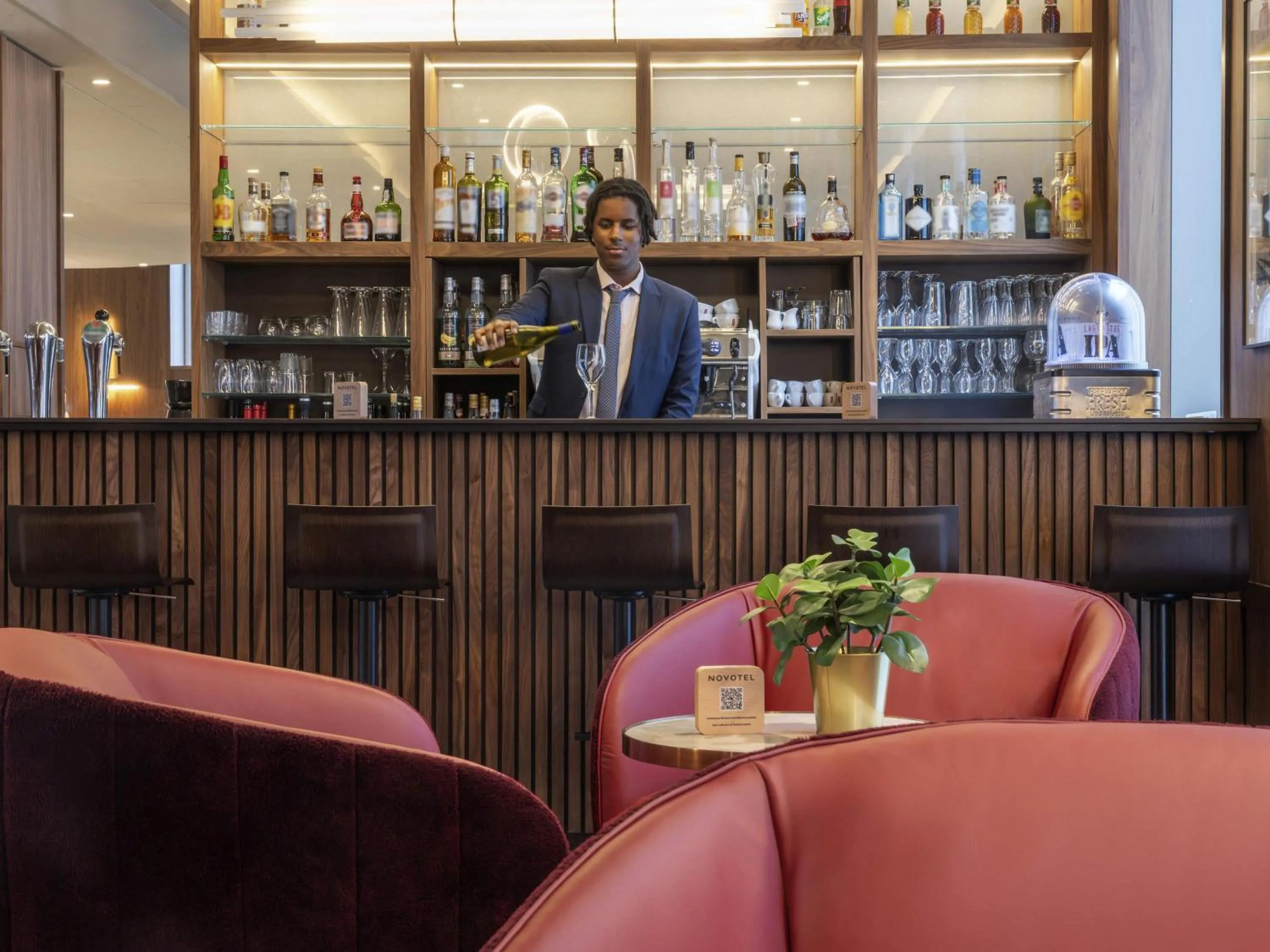 Lounge or bar in Novotel SPA Rennes Centre Gare