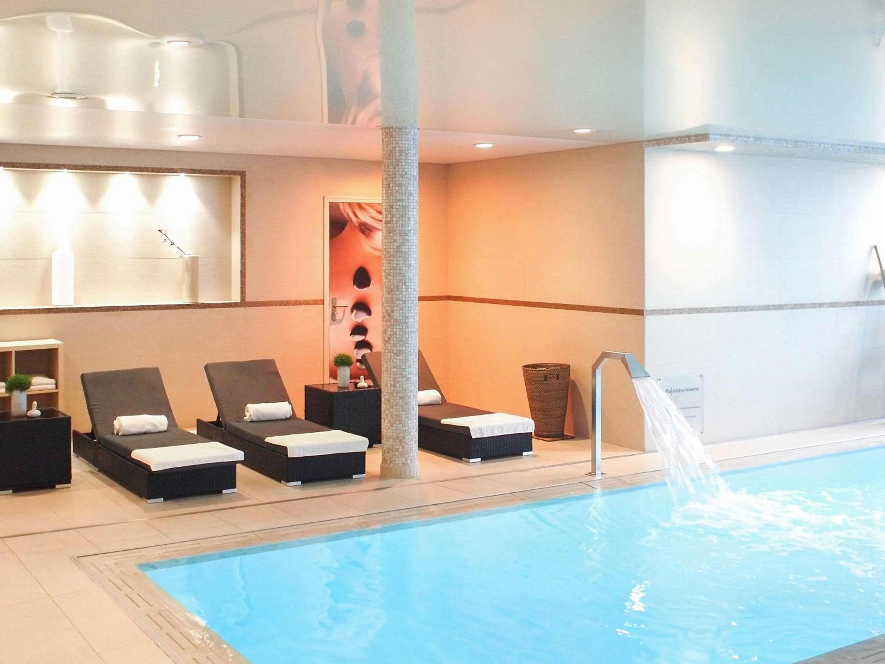 Pool view in Novotel SPA Rennes Centre Gare