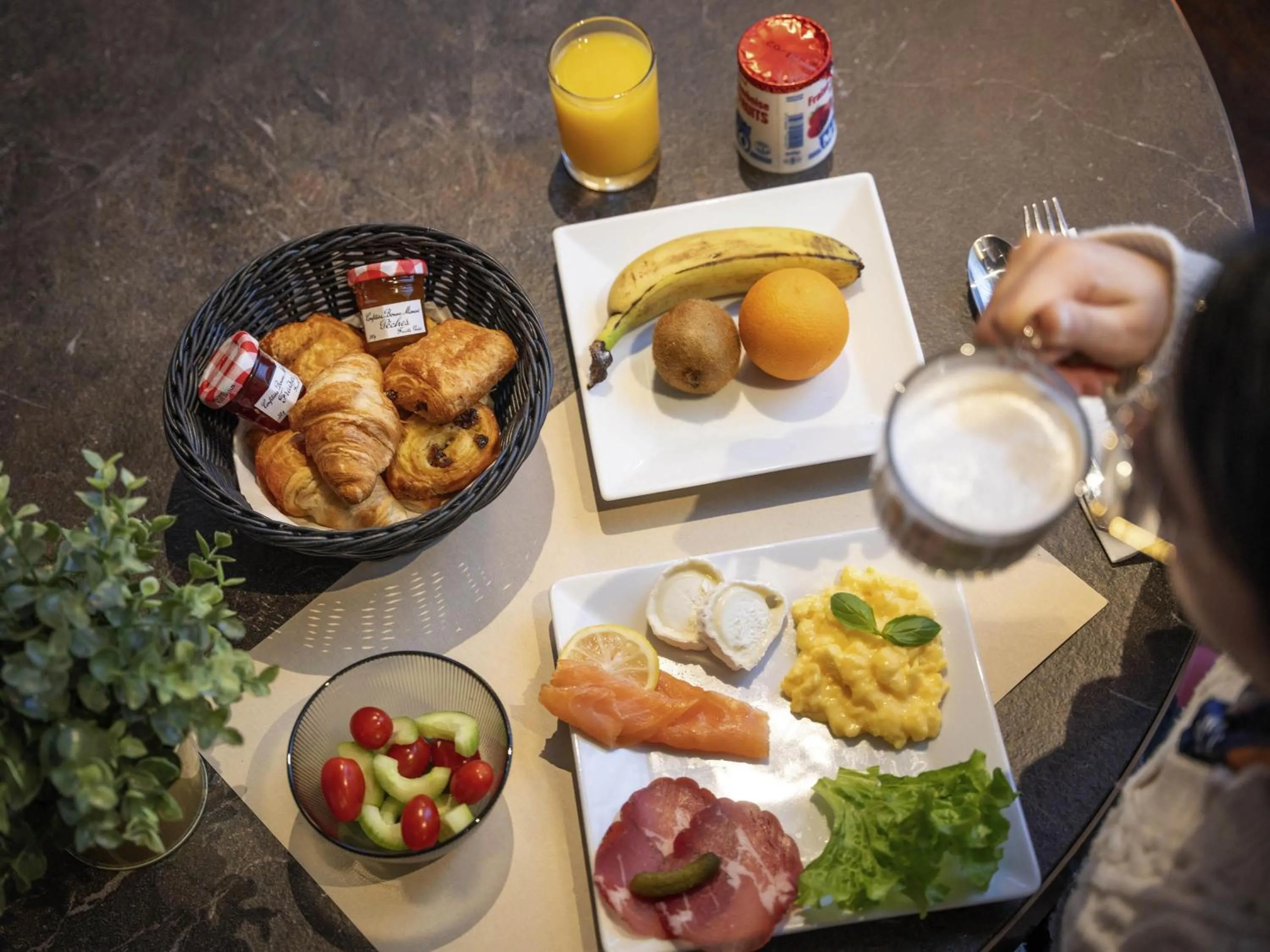 Breakfast in Novotel SPA Rennes Centre Gare