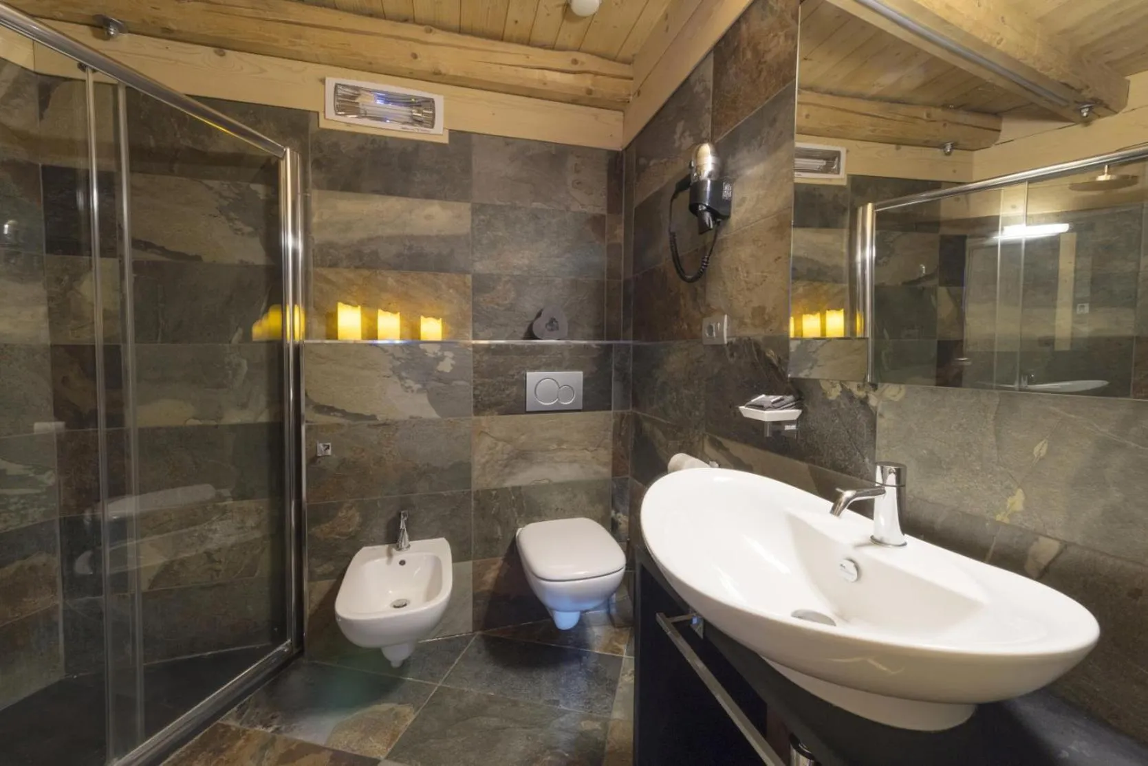 Bathroom in Chalet Morel 1586 Hotel & Spa