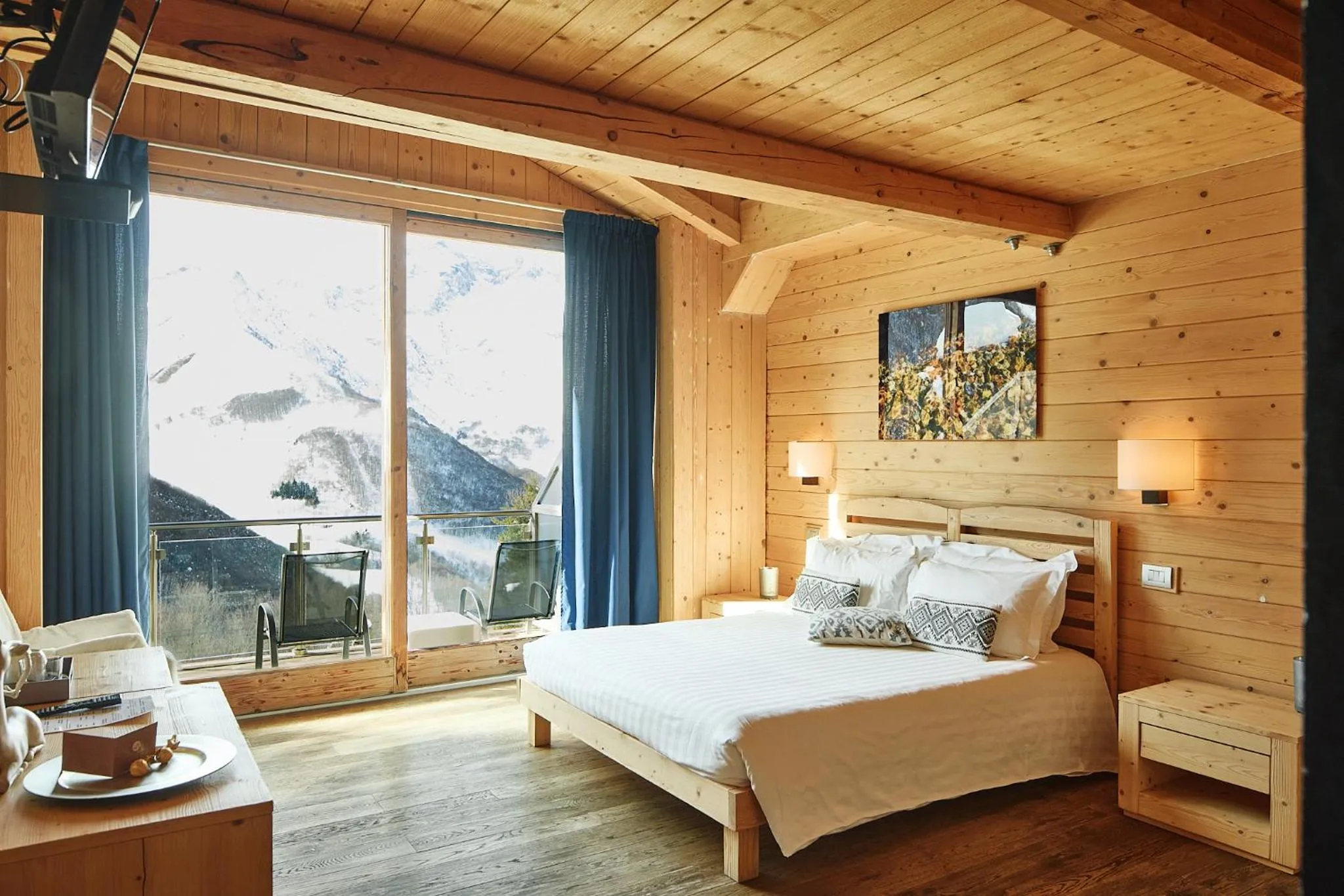 Bedroom, Bed in Chalet Morel 1586 Hotel & Spa