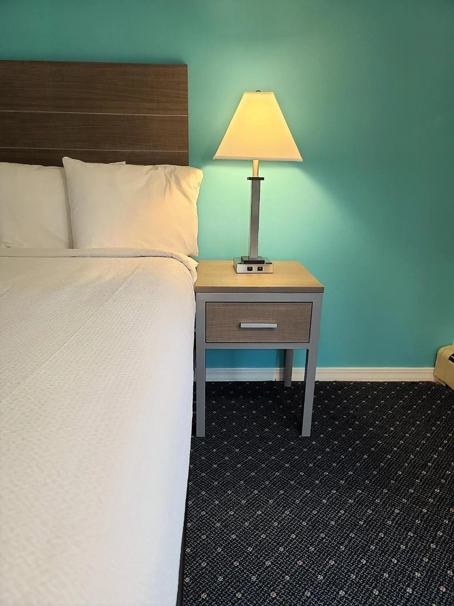 View (from property/room), Bed in Olde Tavern Motel and Inn - Cape Cod