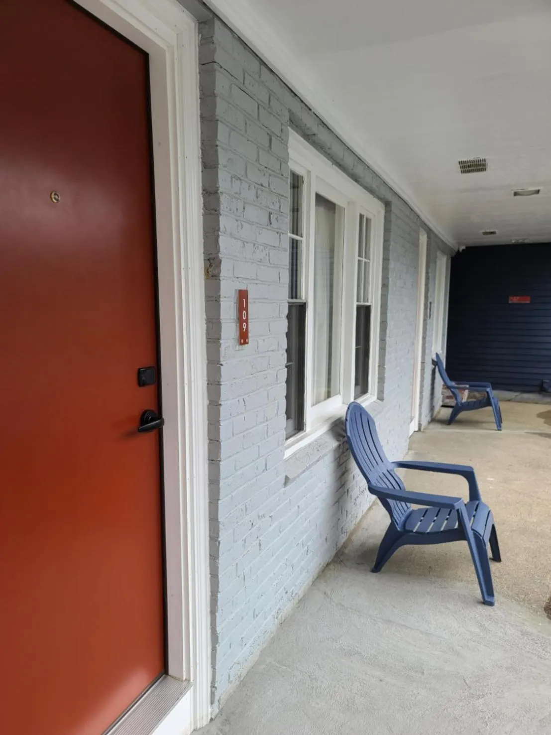 Facade/entrance in Olde Tavern Motel and Inn - Cape Cod