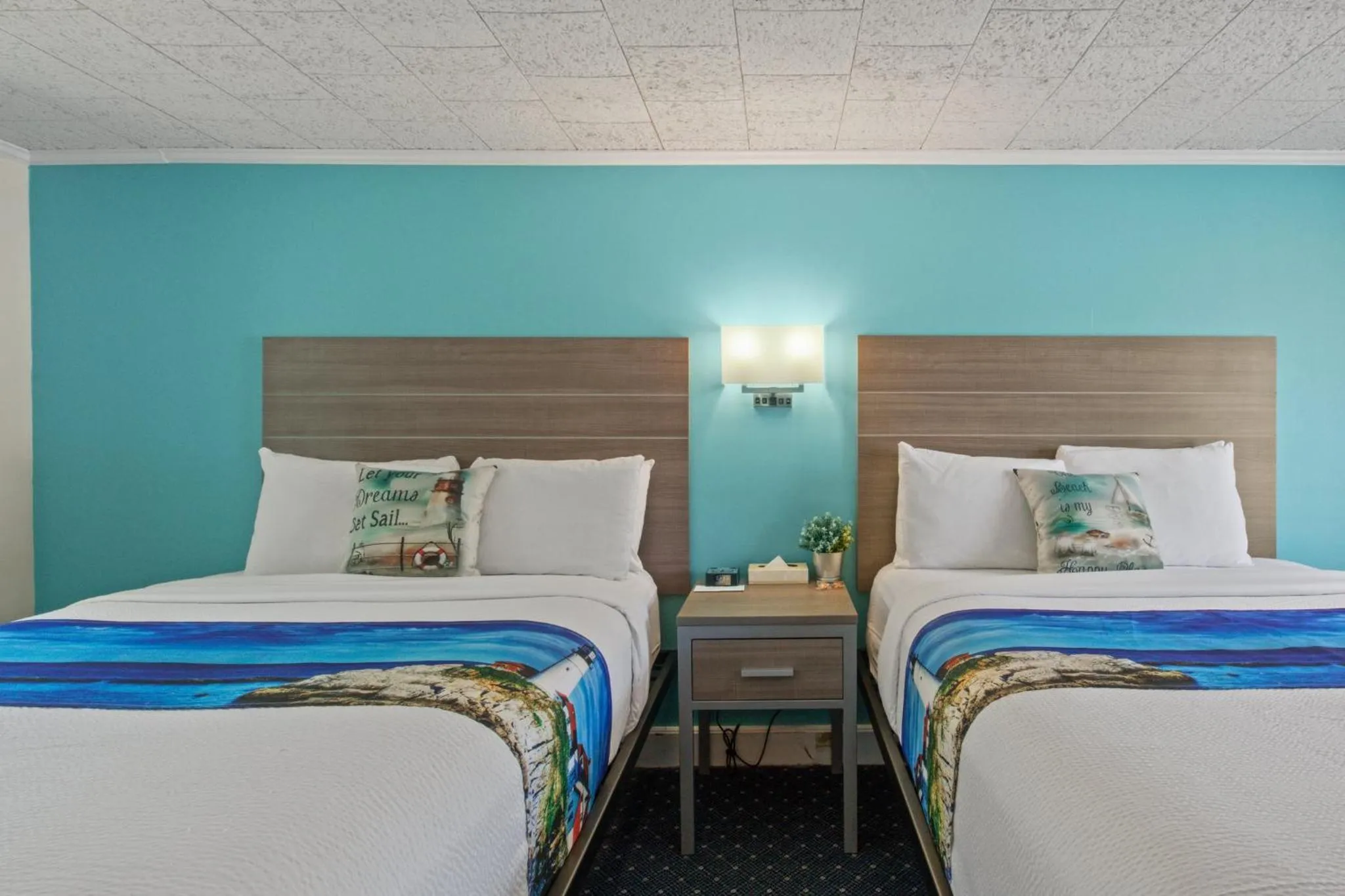 Bed in Olde Tavern Motel and Inn - Cape Cod