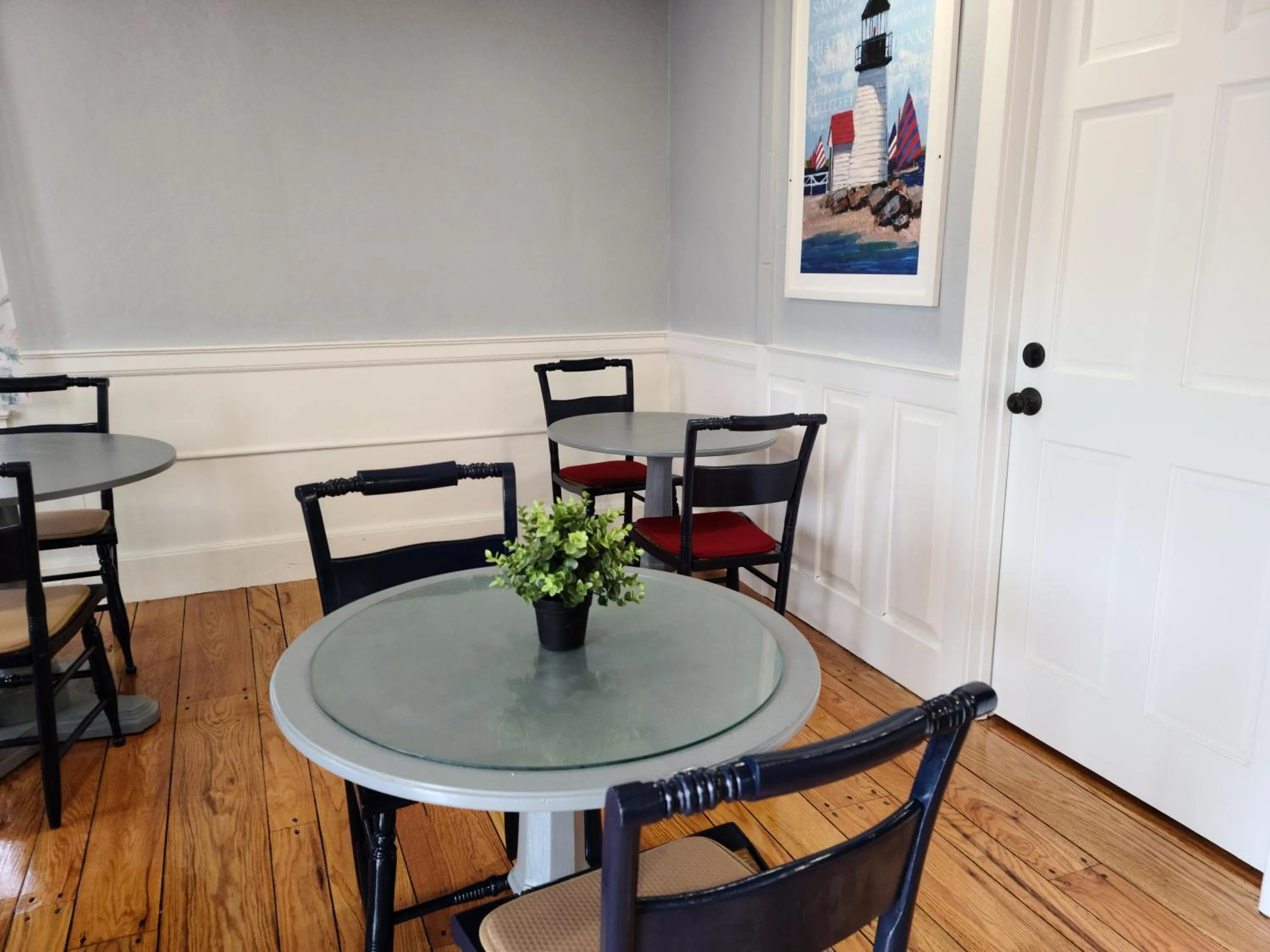 Seating area in Olde Tavern Motel and Inn - Cape Cod