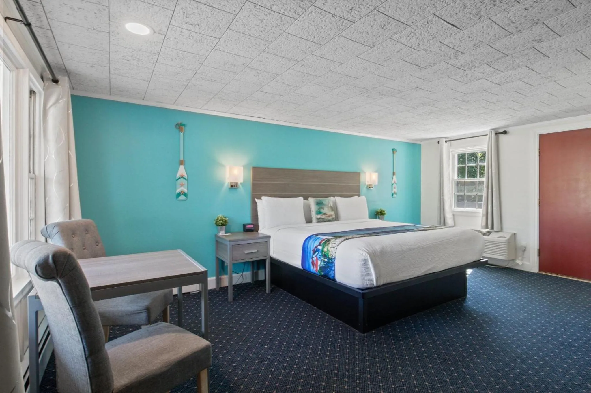 Photo of the whole room, Bed in Olde Tavern Motel and Inn - Cape Cod