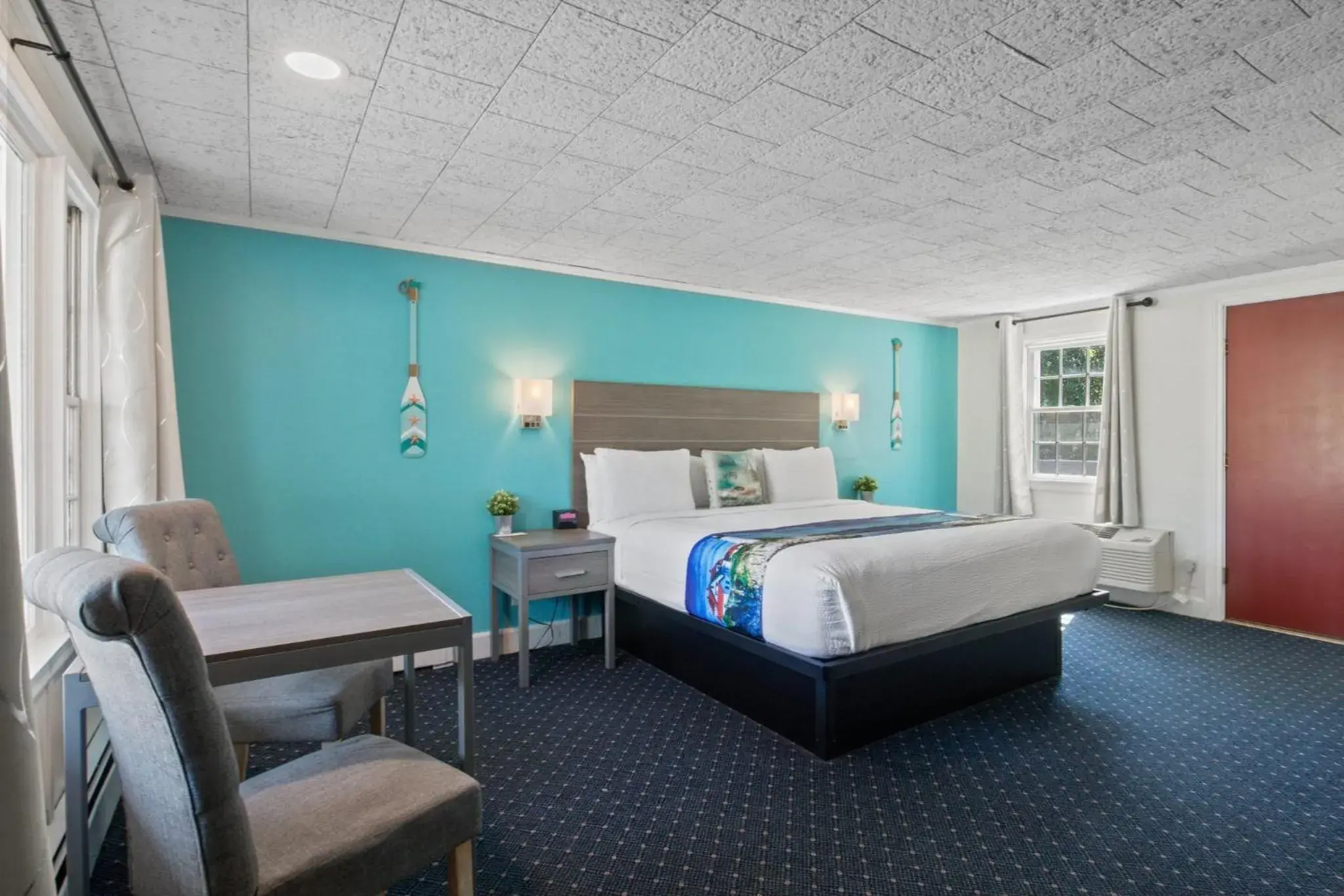 King Room with Deck in Olde Tavern Motel and Inn - Cape Cod King Room with Deck in Olde Tavern Motel and Inn - Cape Cod