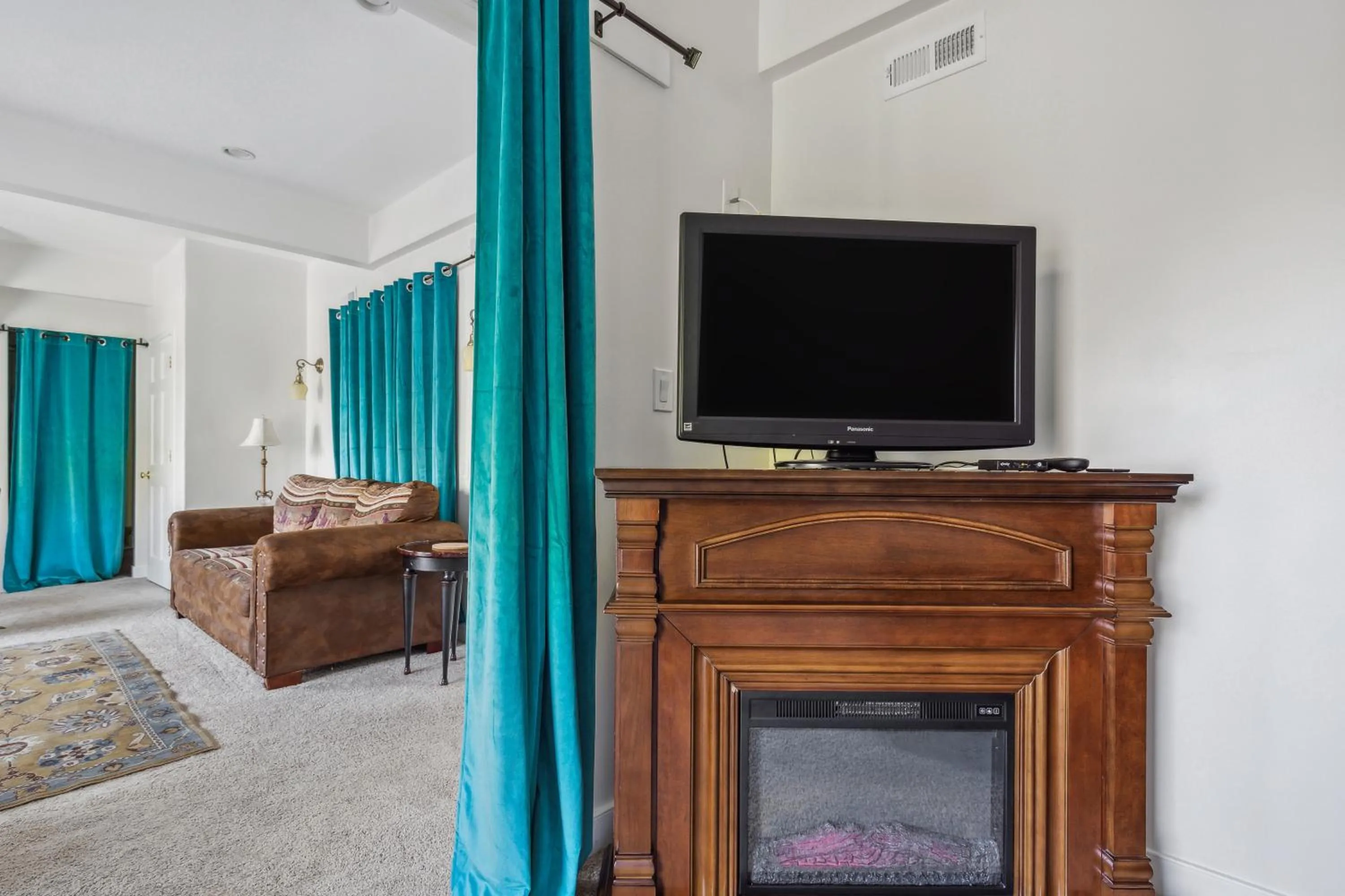 Bed in The Columbia Inn at Peralynna