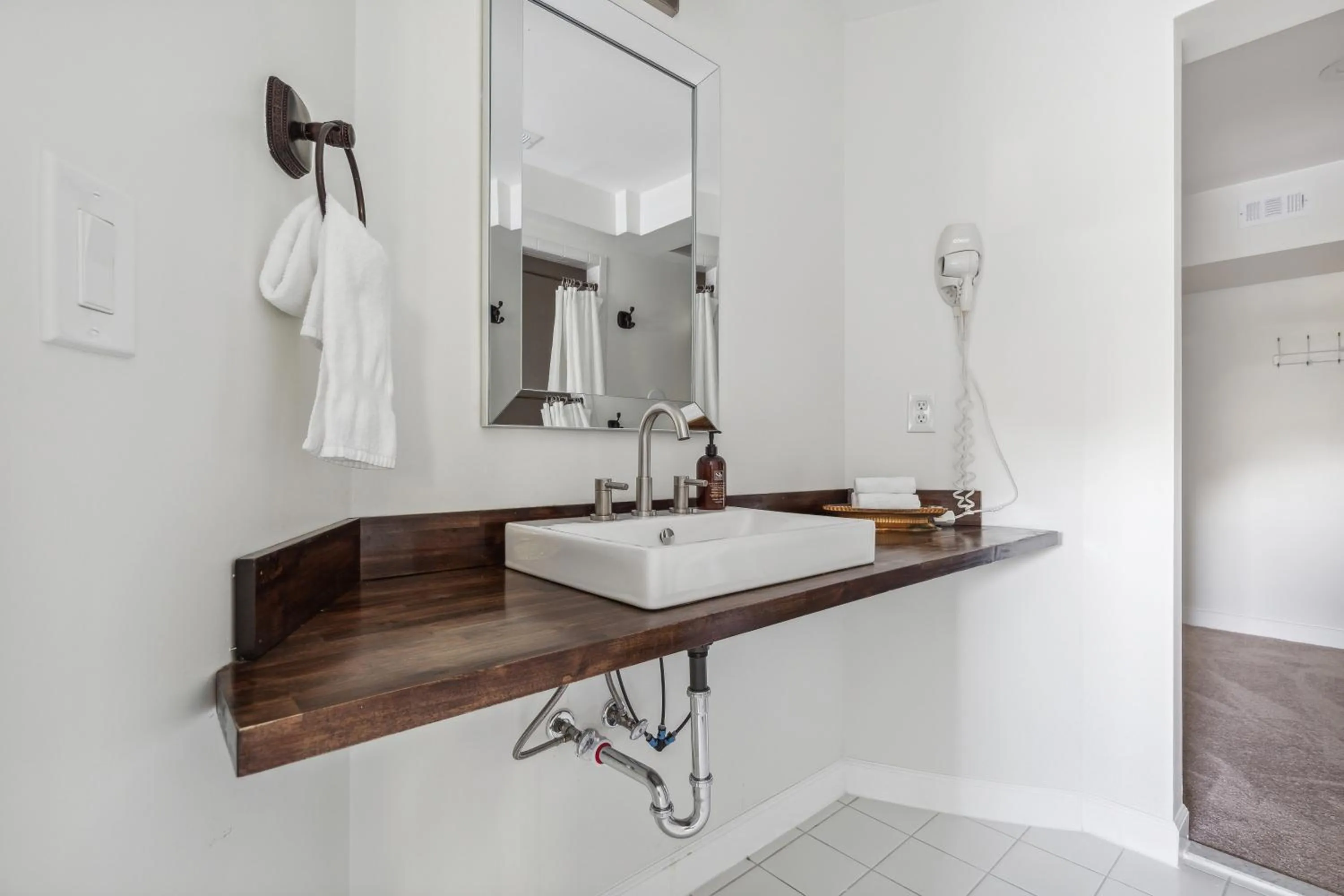 Bathroom in The Columbia Inn at Peralynna
