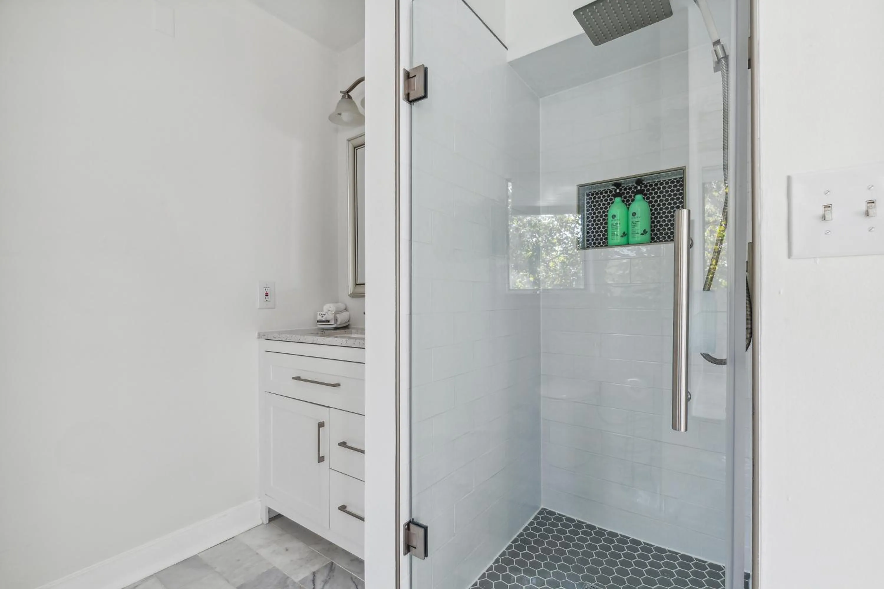 Shower in The Columbia Inn at Peralynna