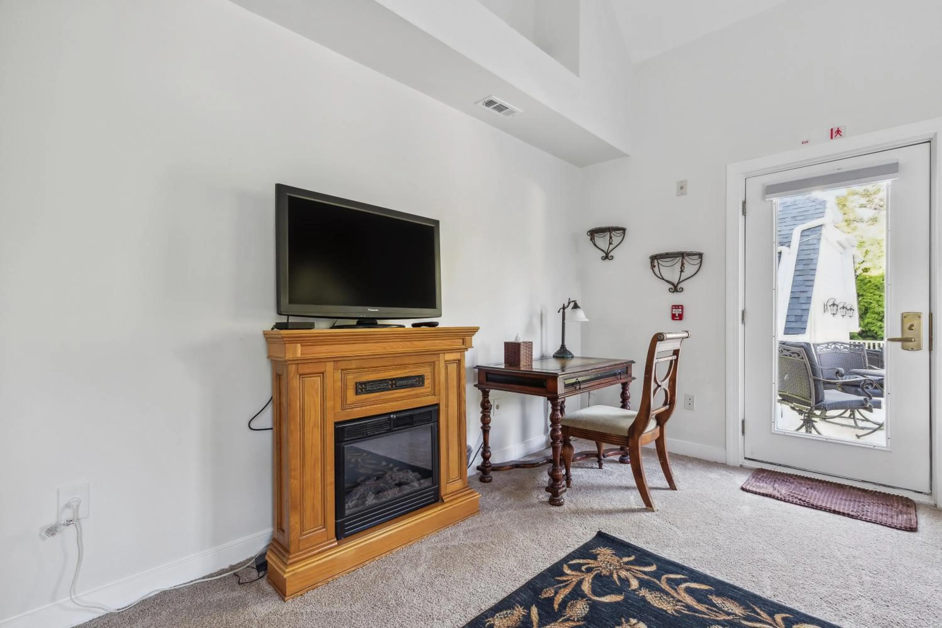 TV and multimedia in The Columbia Inn at Peralynna