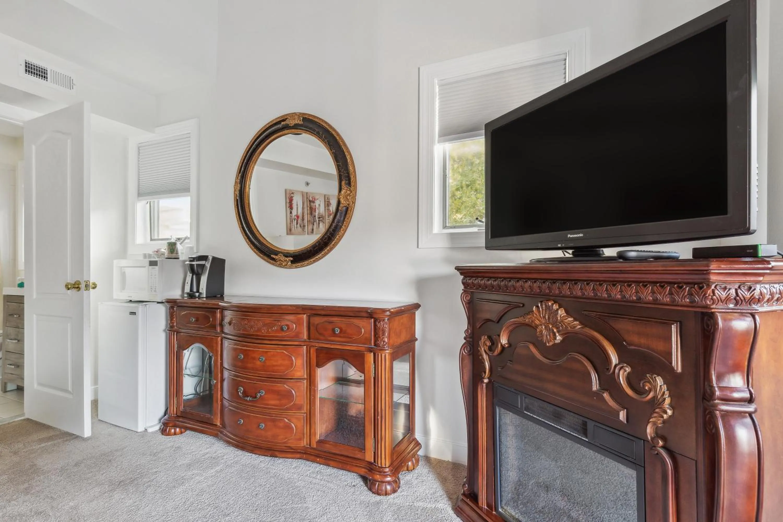 TV and multimedia in The Columbia Inn at Peralynna