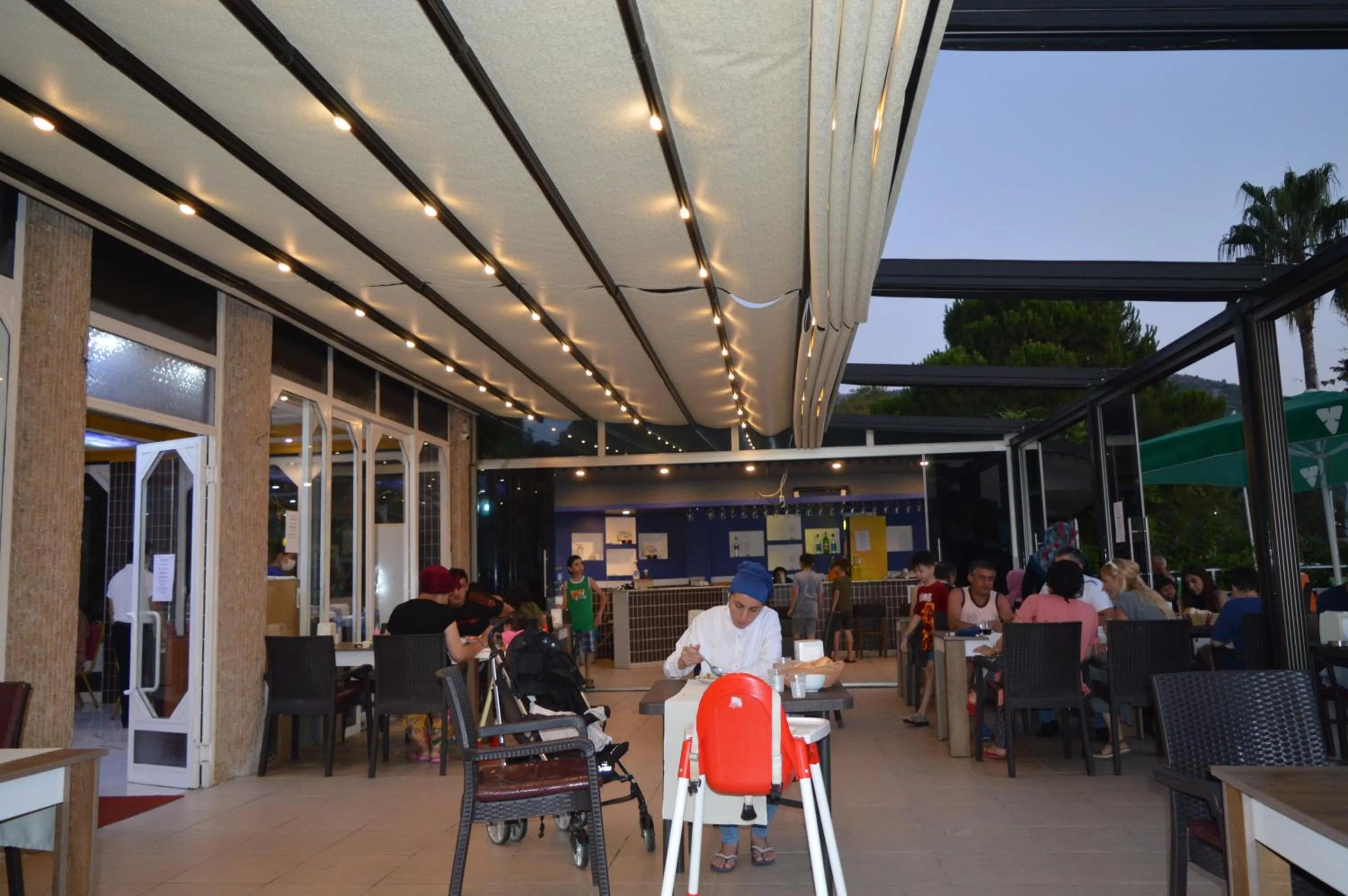 Restaurant/places to eat in Selinus Beach Club Hotel