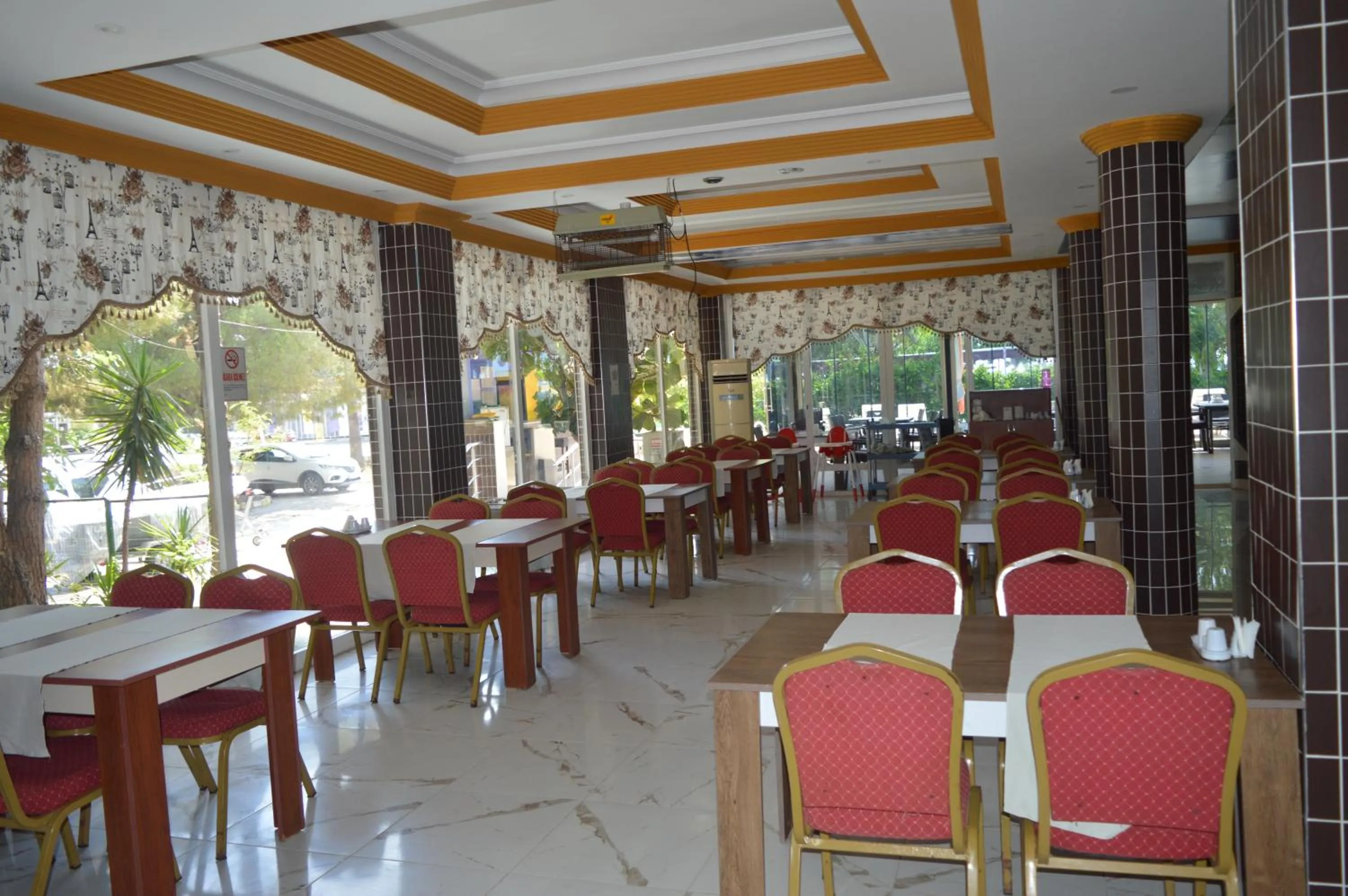 Restaurant/places to eat in Selinus Beach Club Hotel