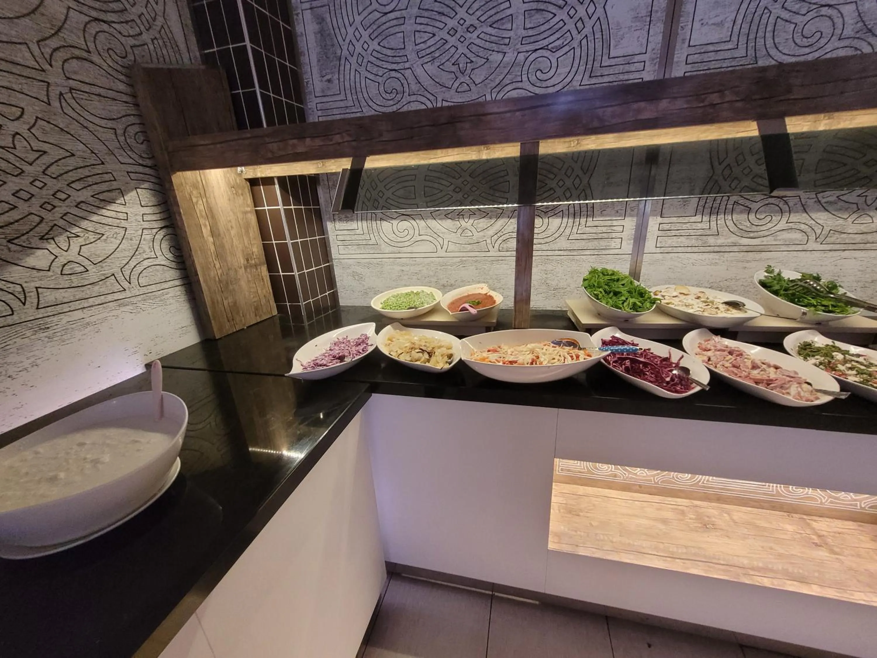 Restaurant/places to eat in Selinus Beach Club Hotel