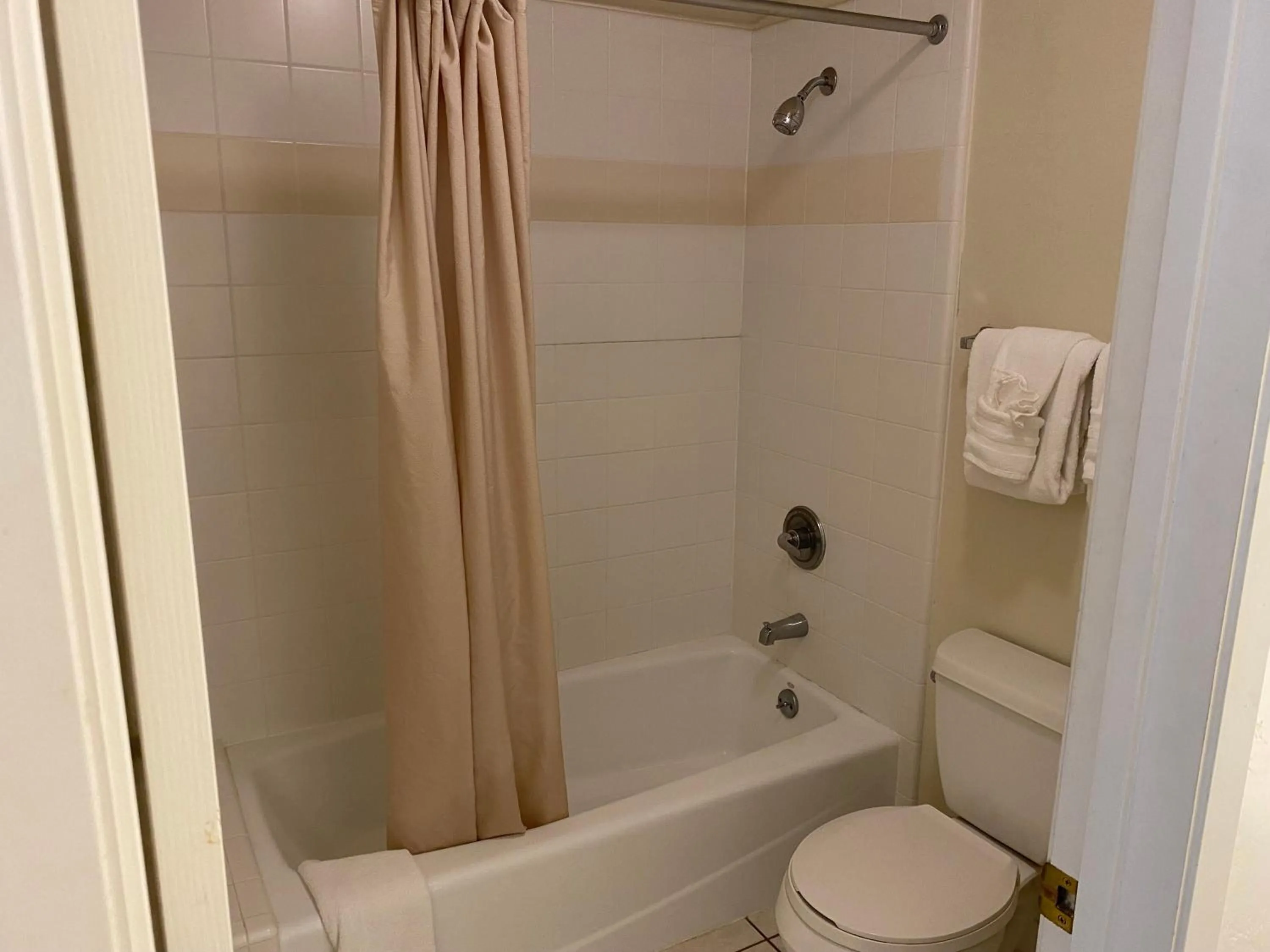 Bathroom in Bide-A-Wee Inn and Cottages