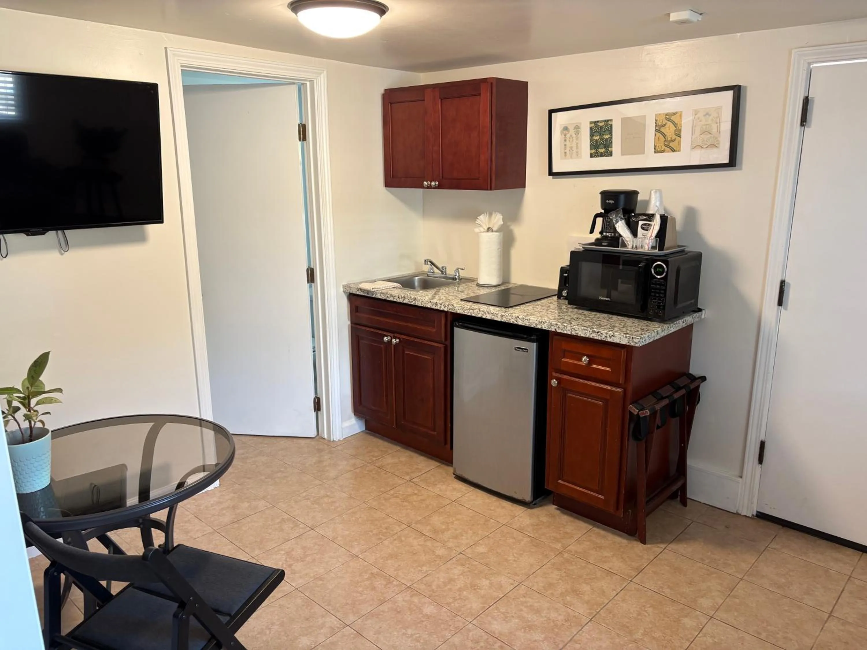 Kitchen or kitchenette in Bide-A-Wee Inn and Cottages