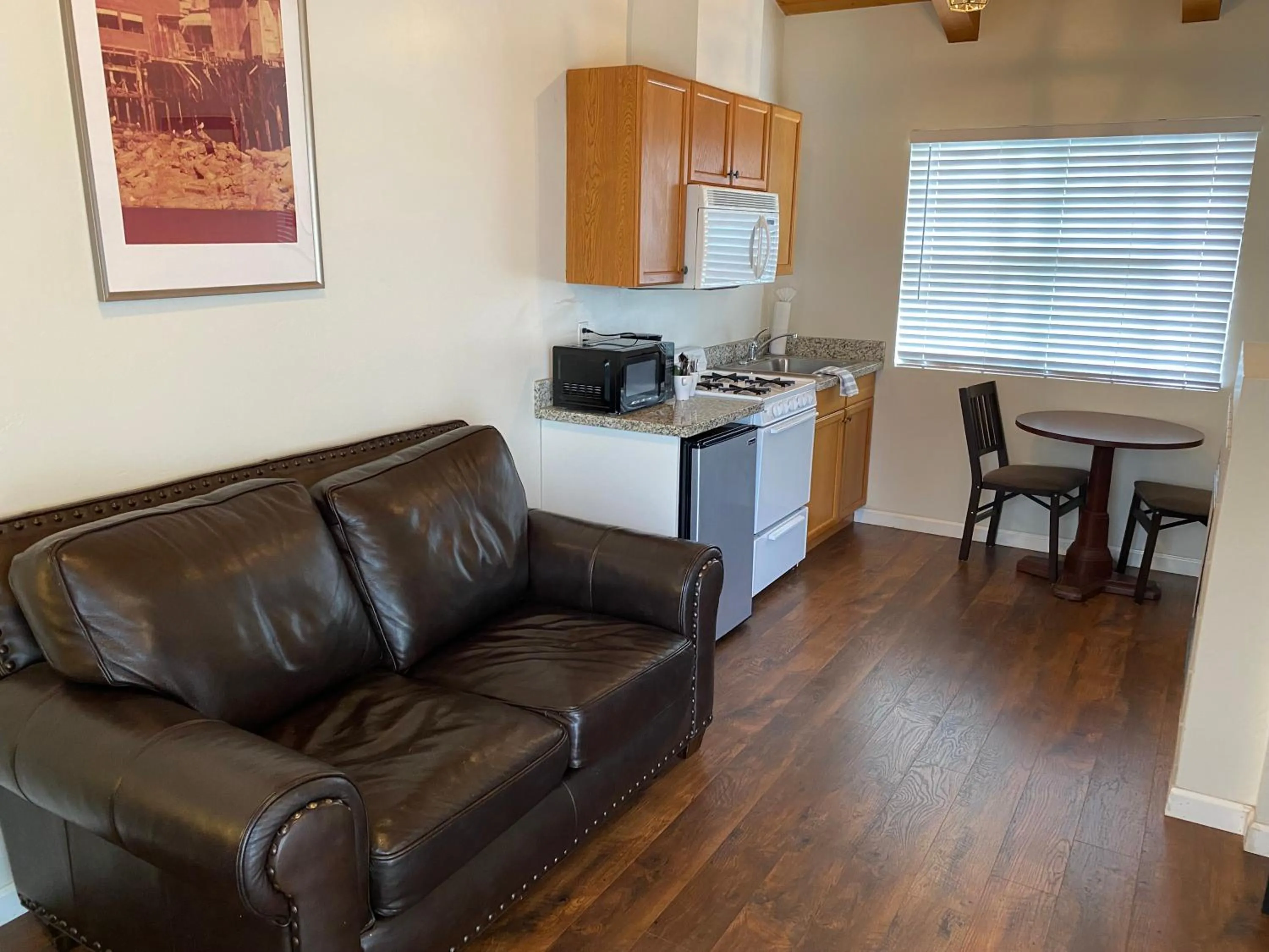 Kitchen or kitchenette in Bide-A-Wee Inn and Cottages