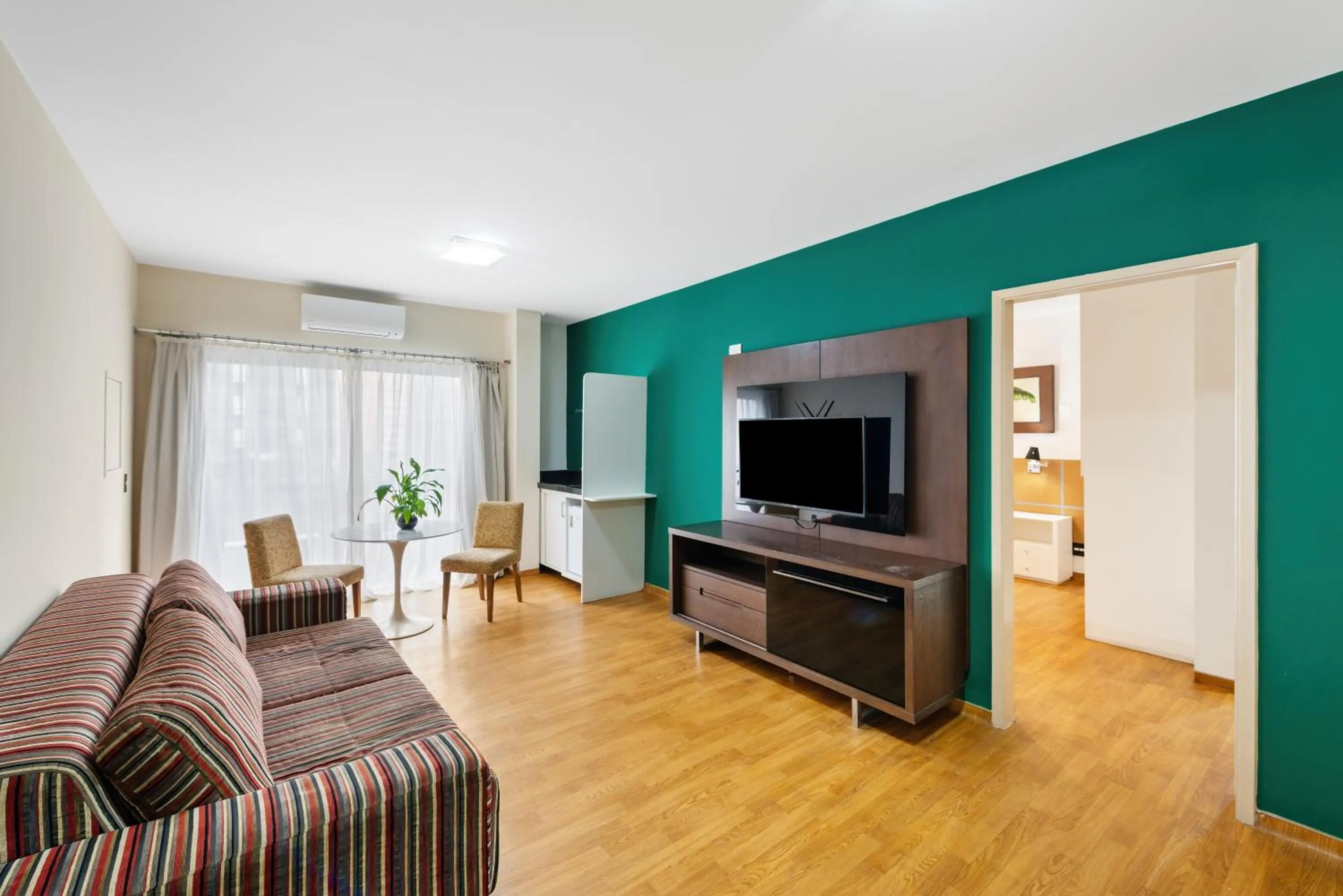 Communal lounge/ TV room in Capcana Hotel Jardins