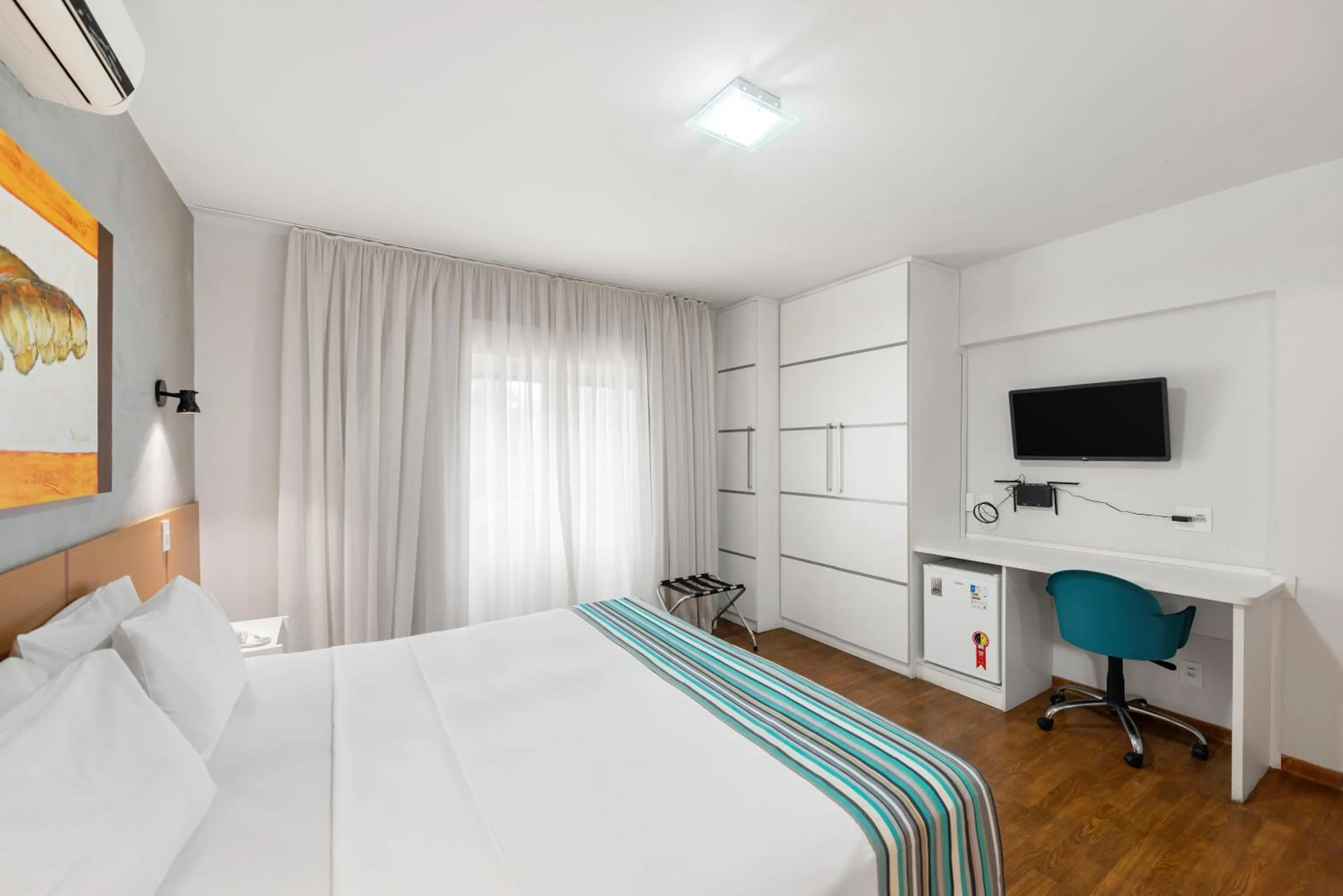 Communal lounge/ TV room, Bed in Capcana Hotel Jardins