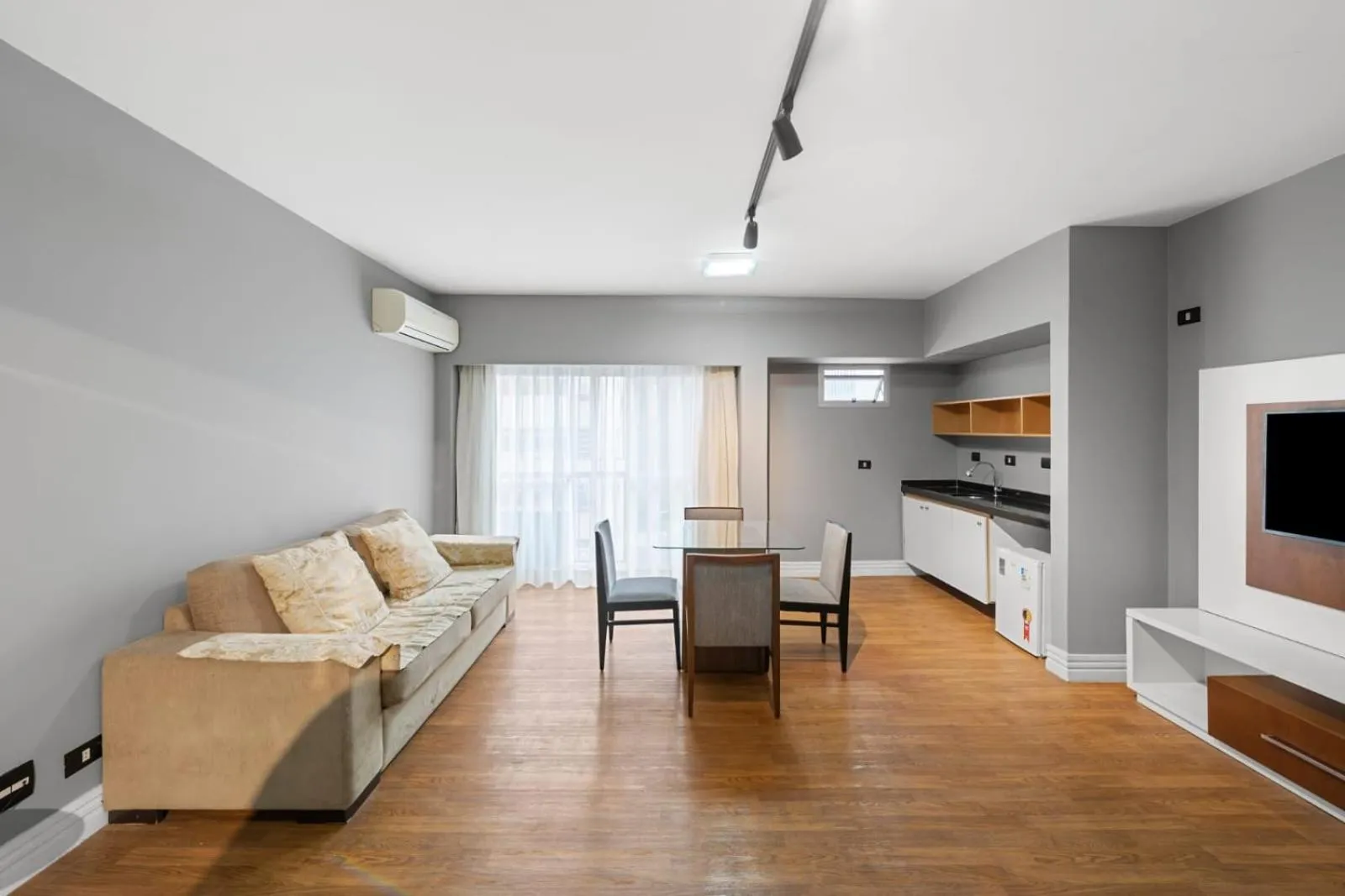 Communal lounge/ TV room in Capcana Hotel Jardins