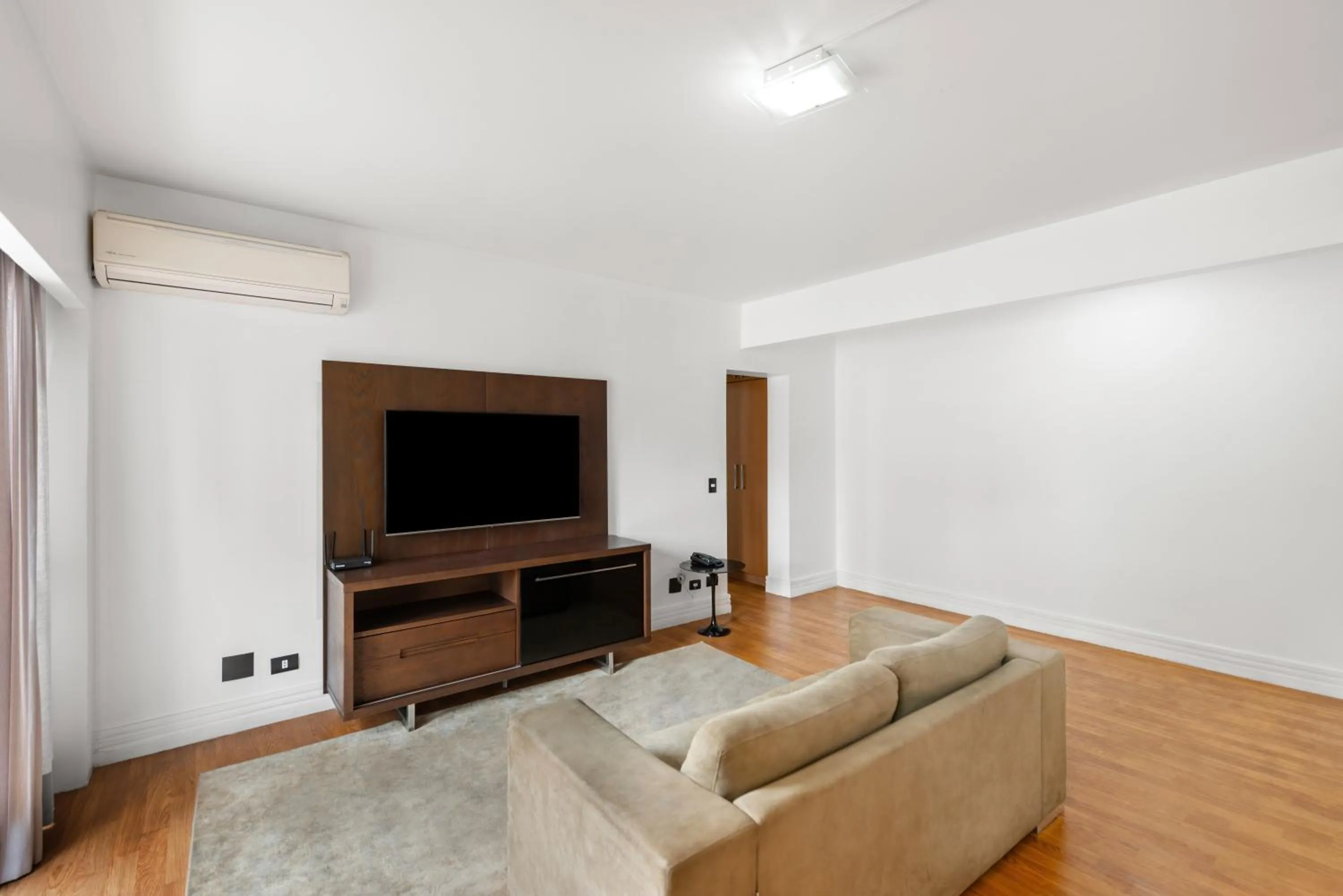 Communal lounge/ TV room in Capcana Hotel Jardins