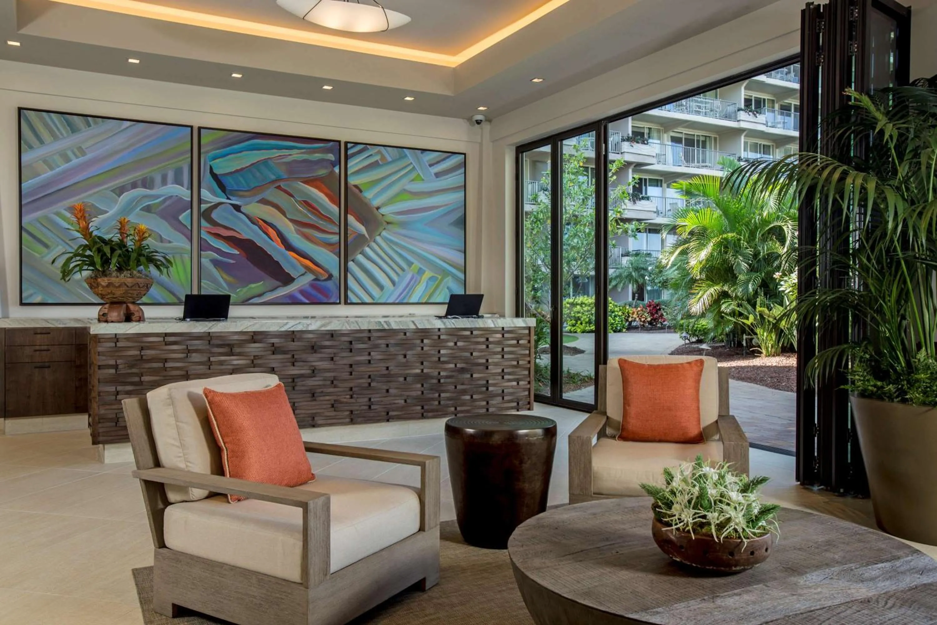 Communal lounge/ TV room in Aston at The Whaler on Kaanapali Beach