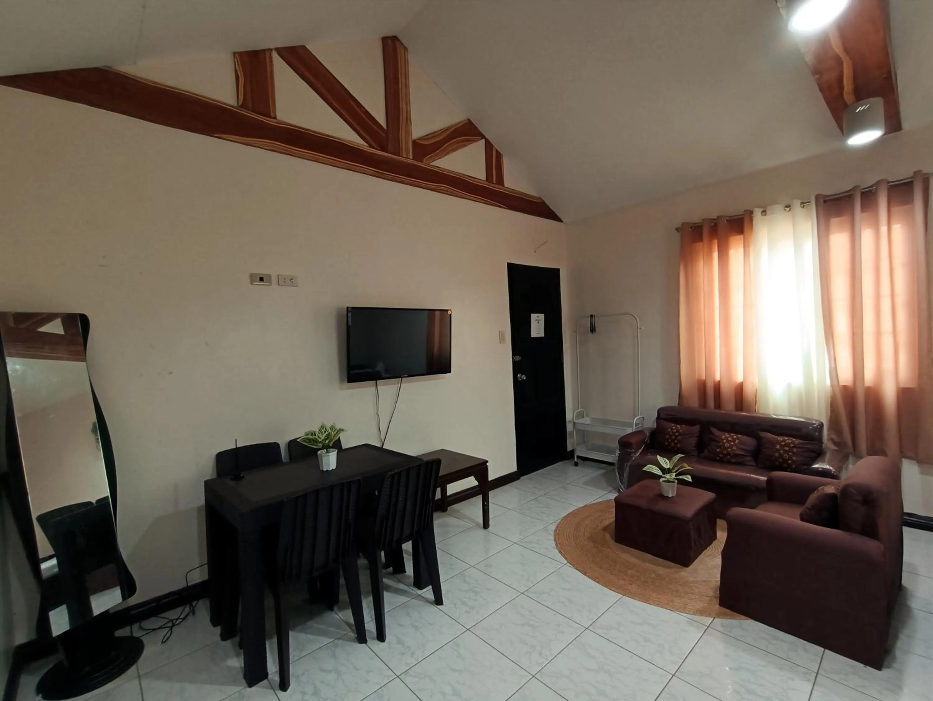 Communal lounge/ TV room in La Gracia Apartelle