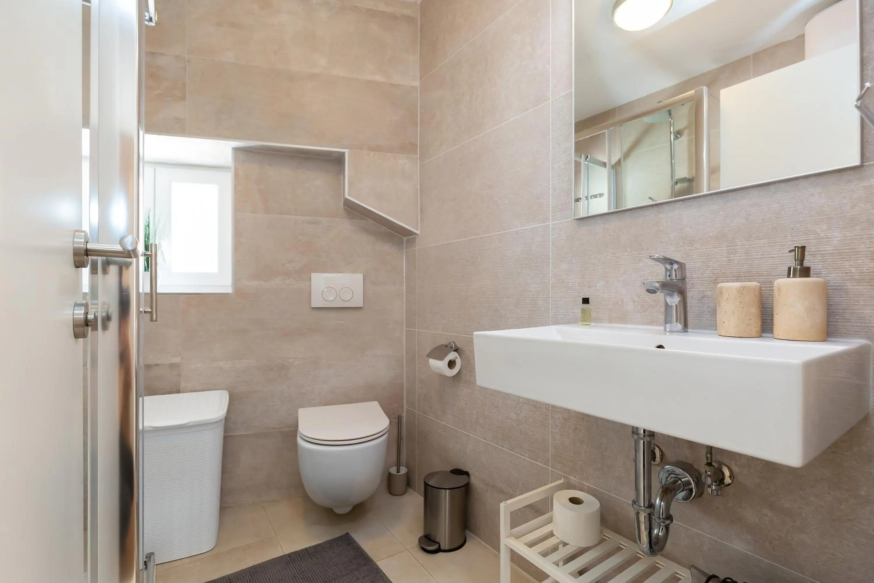 Toilet in Apartment Lassy by Irundo