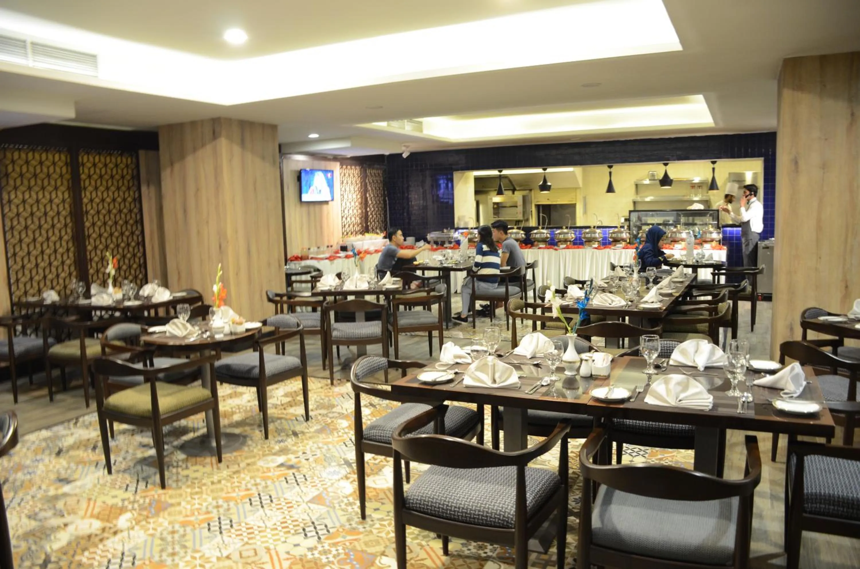 Restaurant/places to eat in HOTEL dGATES