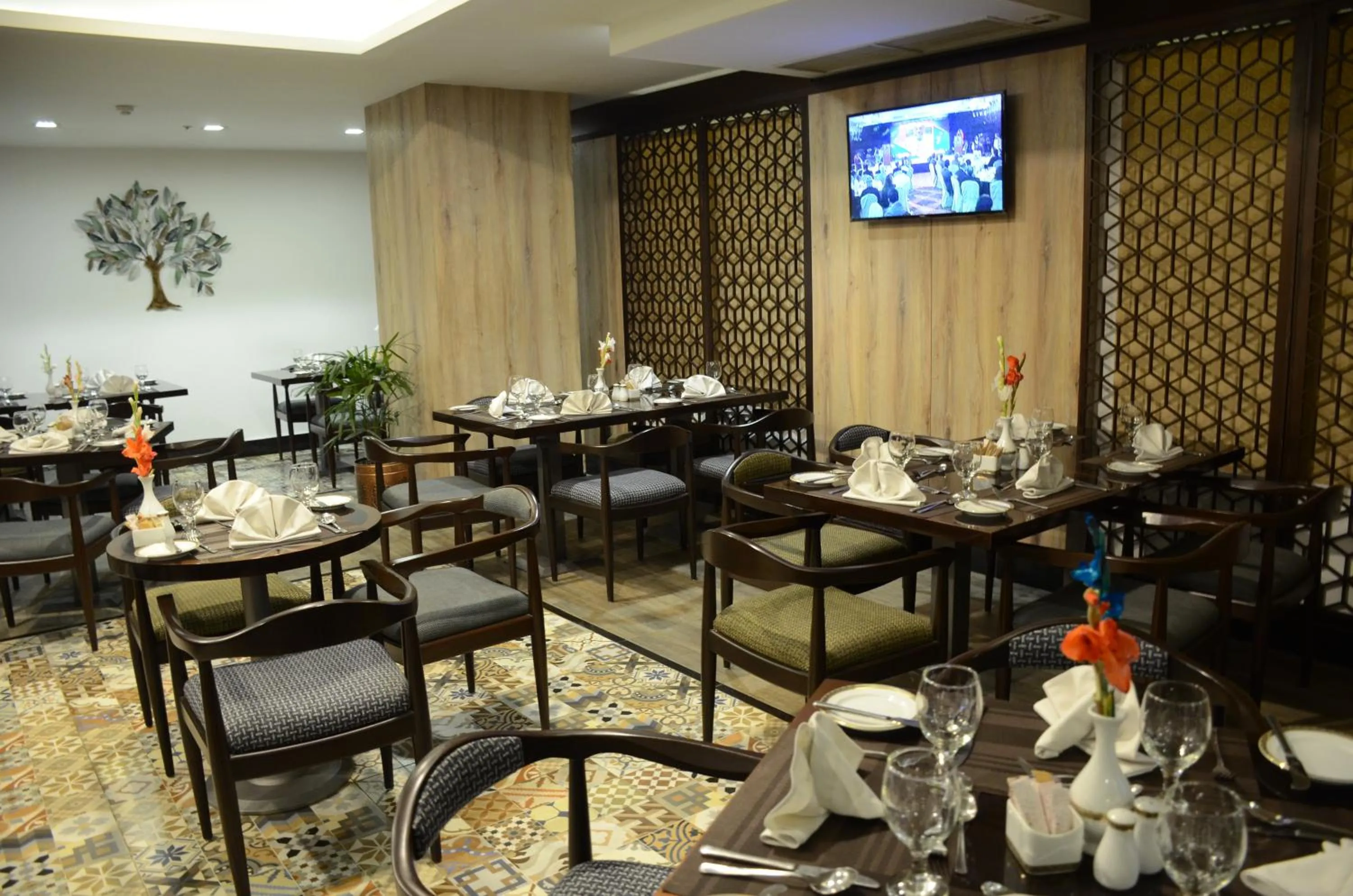 Restaurant/places to eat in HOTEL dGATES