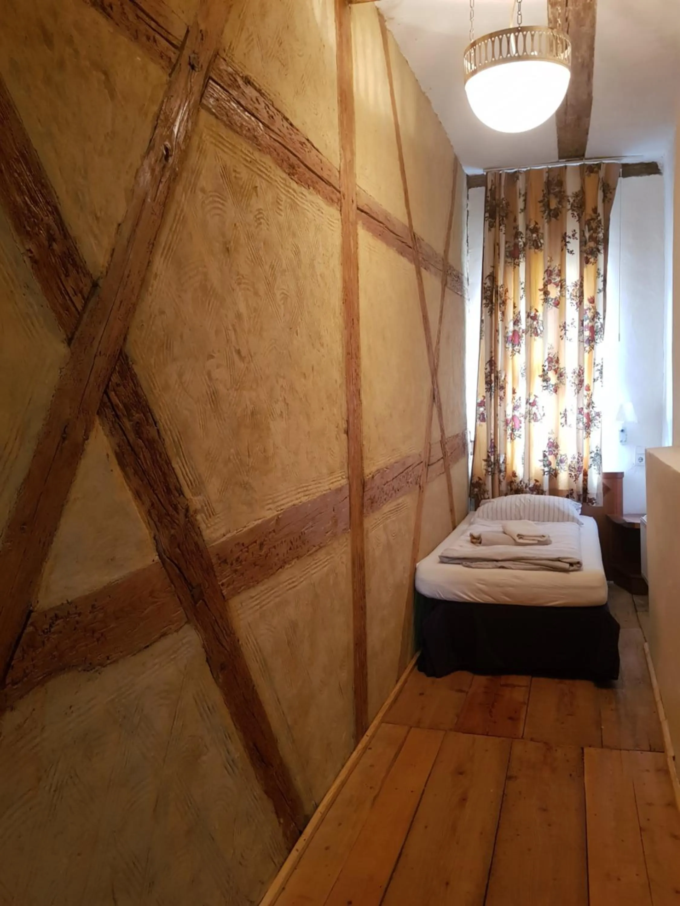 Photo of the whole room, Bed in Hotel Restaurant Toscana Naumburg