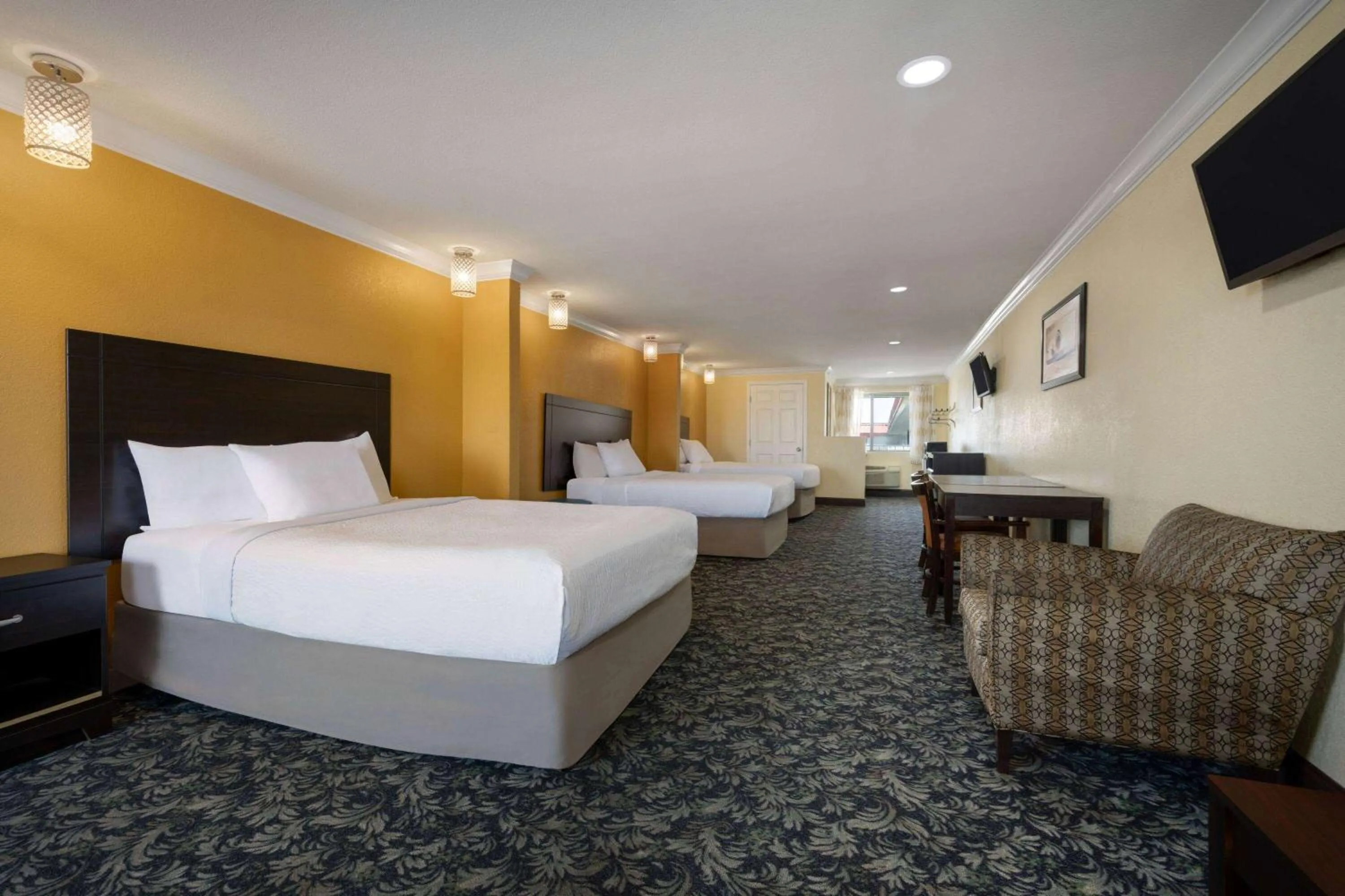 Photo of the whole room, Bed in Days Inn by Wyndham Fresno South