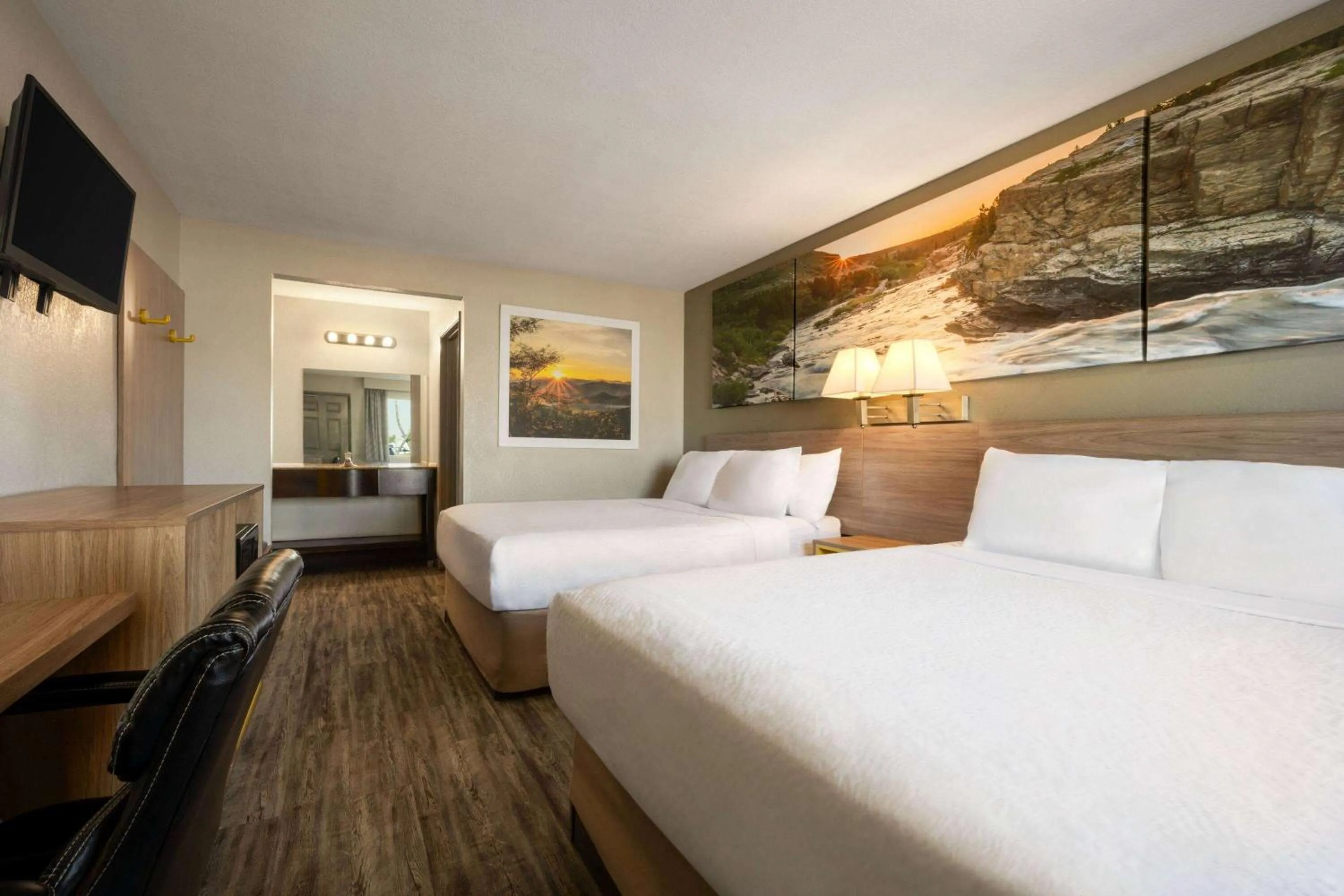 Photo of the whole room, Bed in Days Inn by Wyndham Fresno South