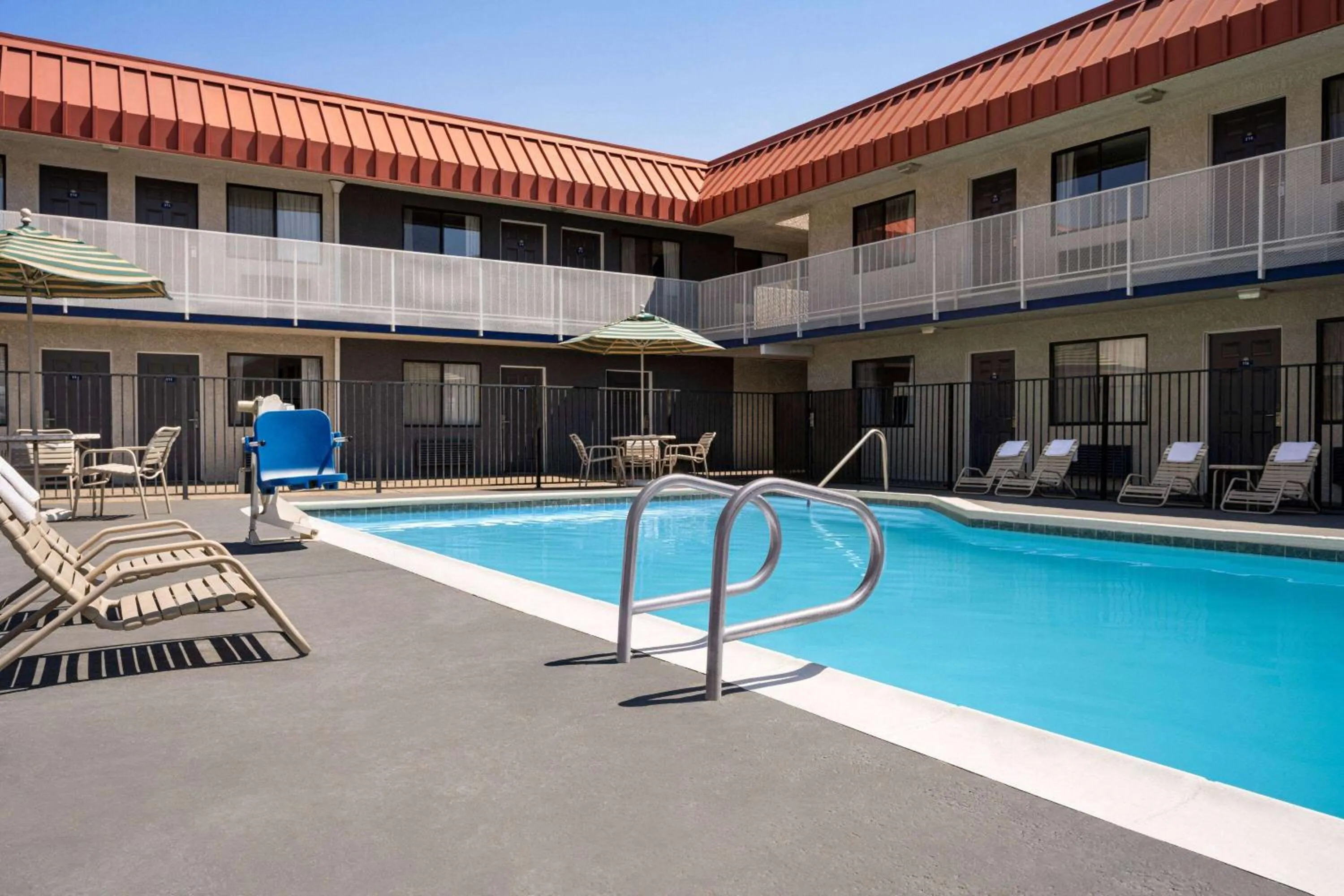 Swimming pool in Days Inn by Wyndham Fresno South