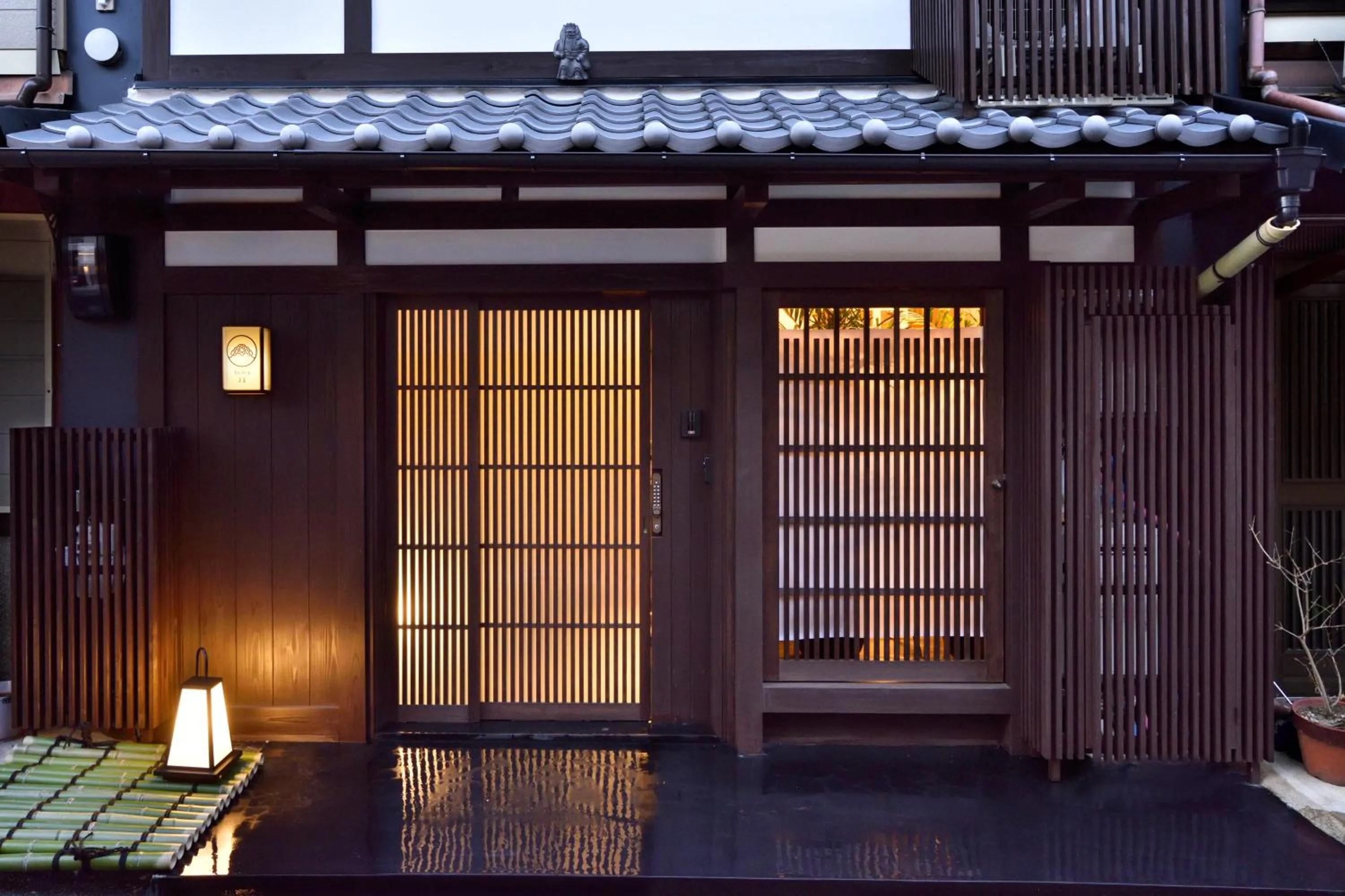 Facade/entrance in Miun Kinkaku-ji