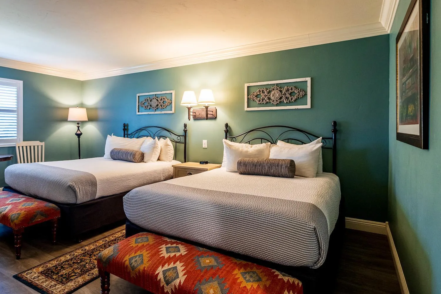 Bed in Cambria Pines Lodge