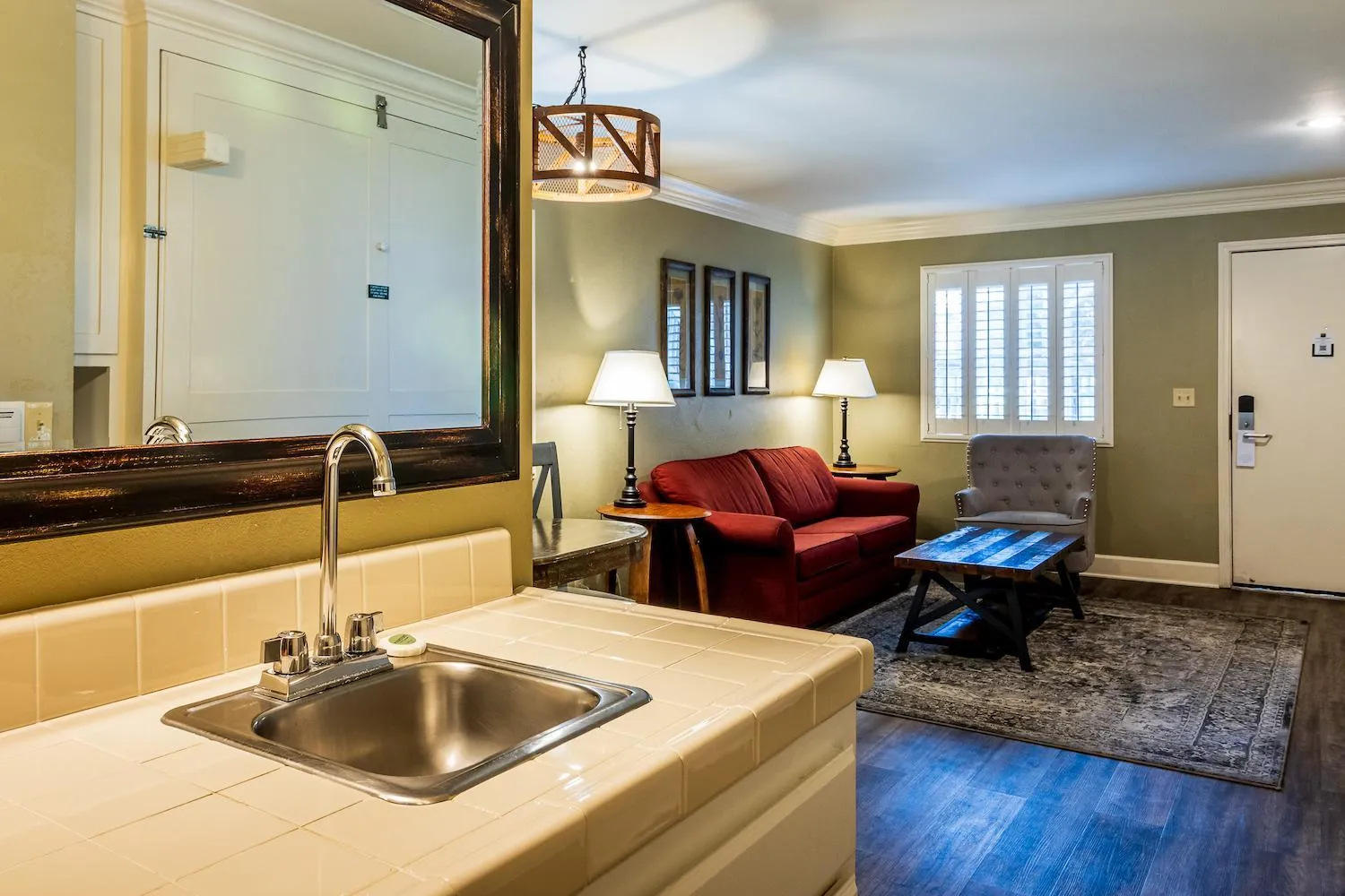 Kitchen or kitchenette in Cambria Pines Lodge