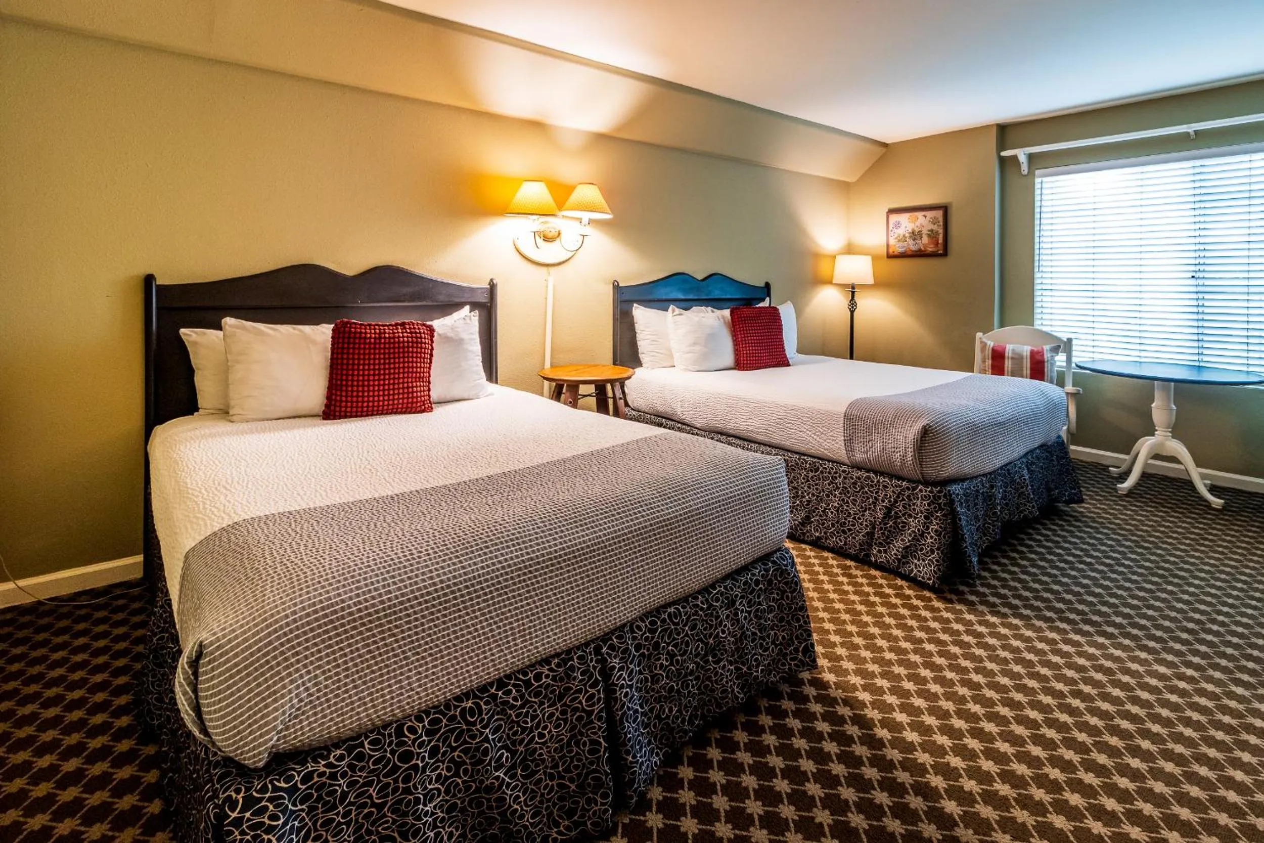 Bed in Cambria Pines Lodge