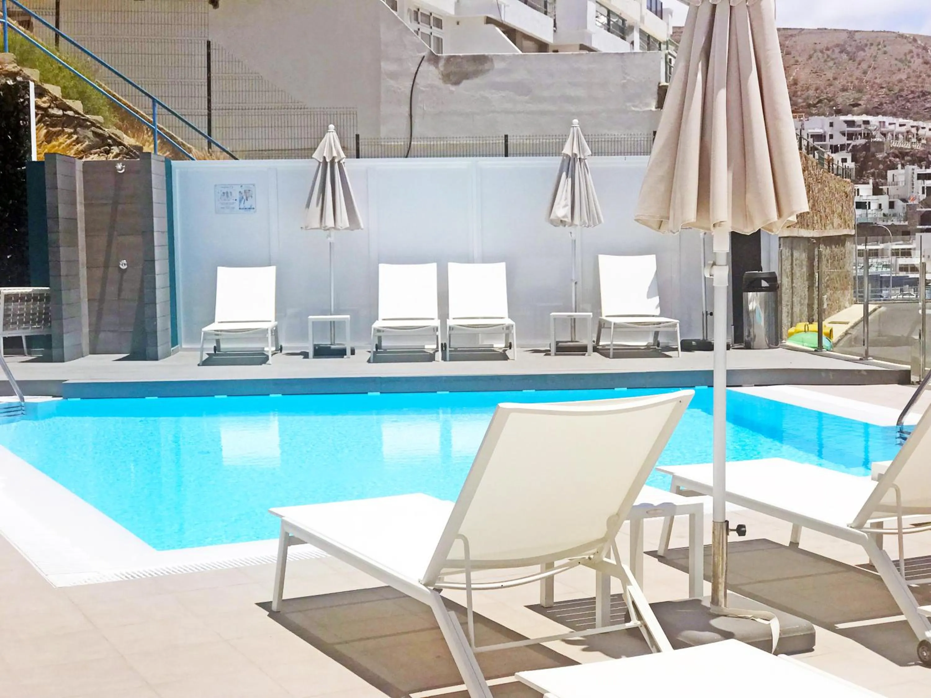 Swimming pool in Calypso Boutique Apartments - Ceased Trading