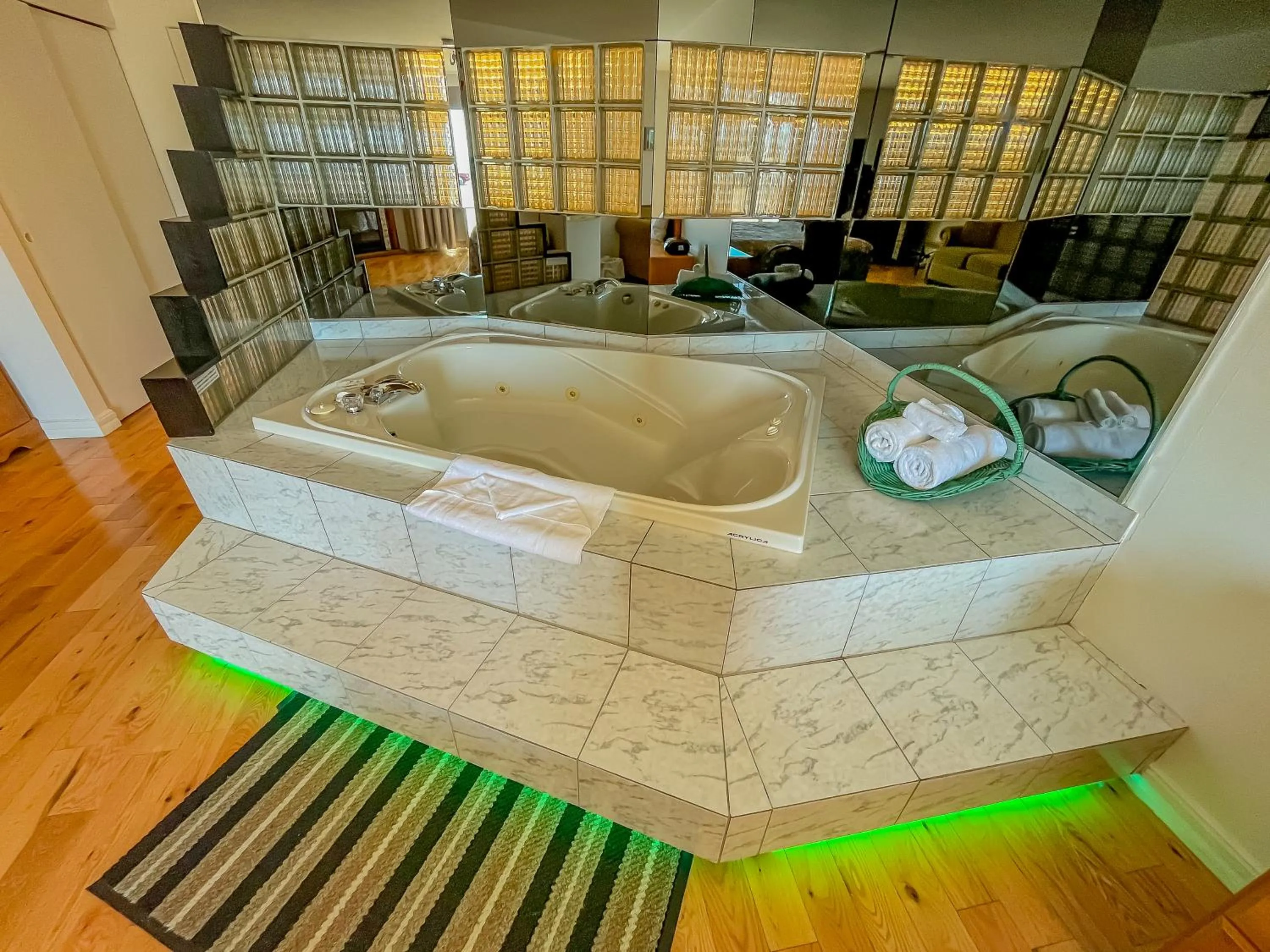 Hot Tub in Complexe Hotelier Escoumins