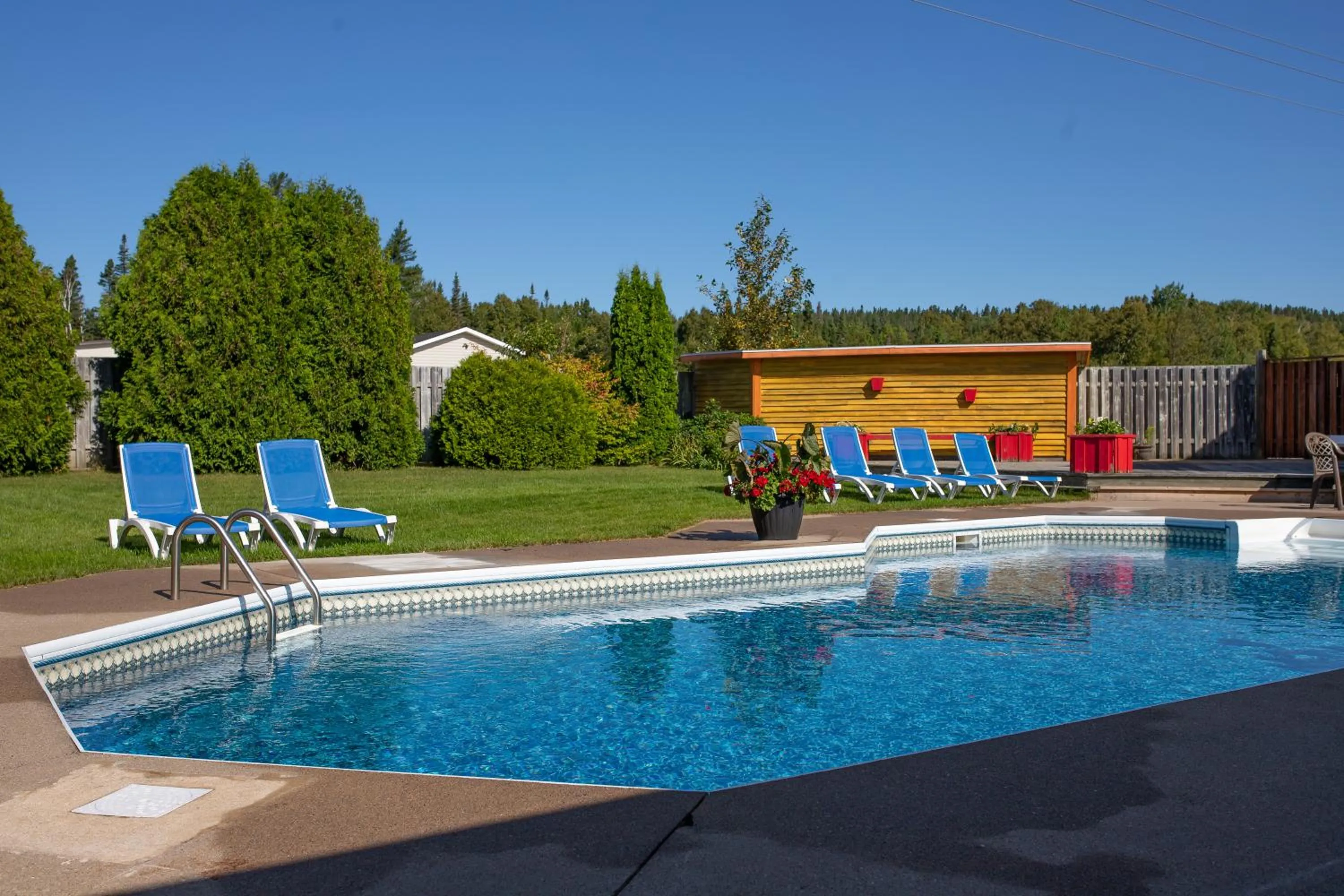 sunbed in Complexe Hotelier Escoumins