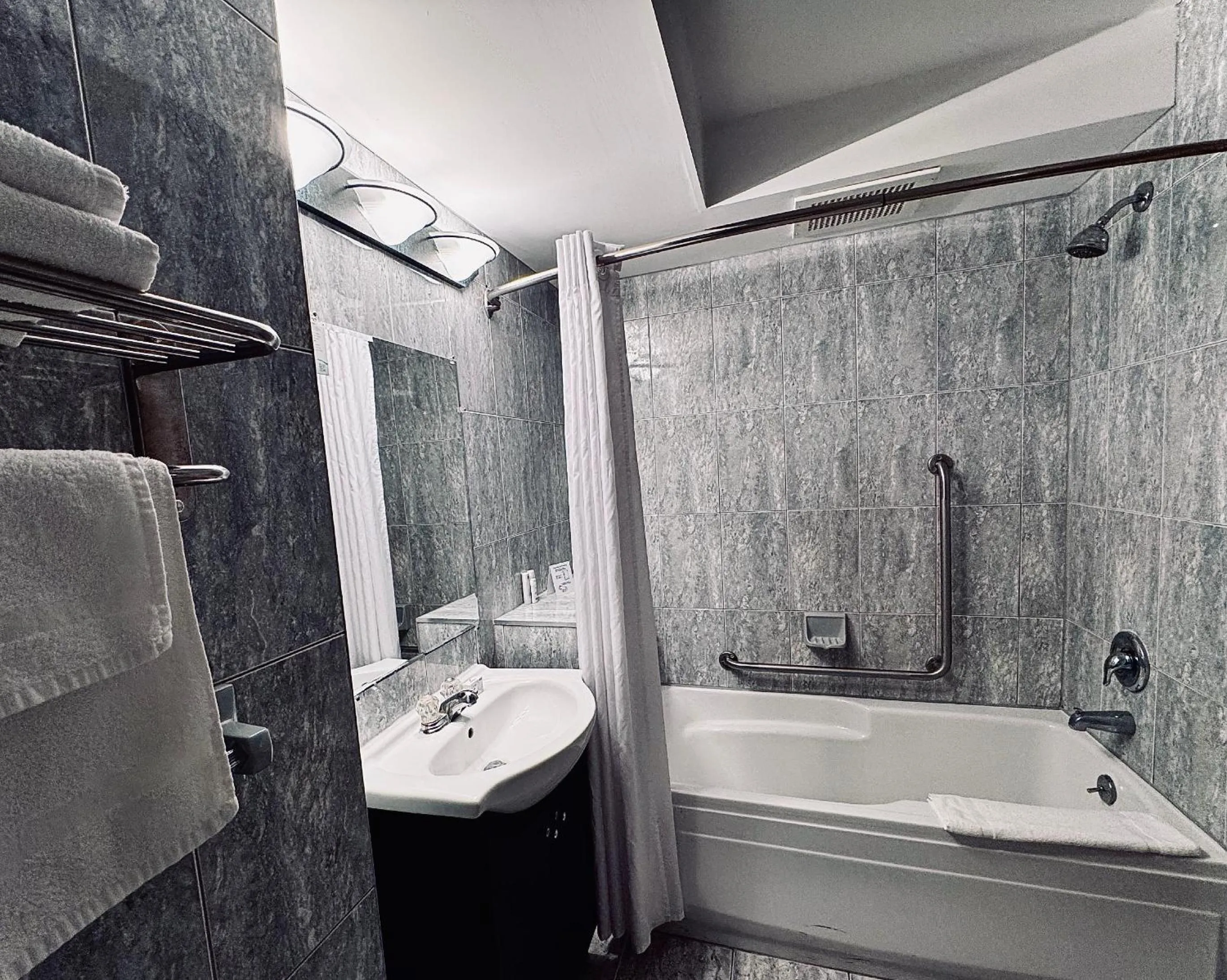 Super 8 by Wyndham Guelph