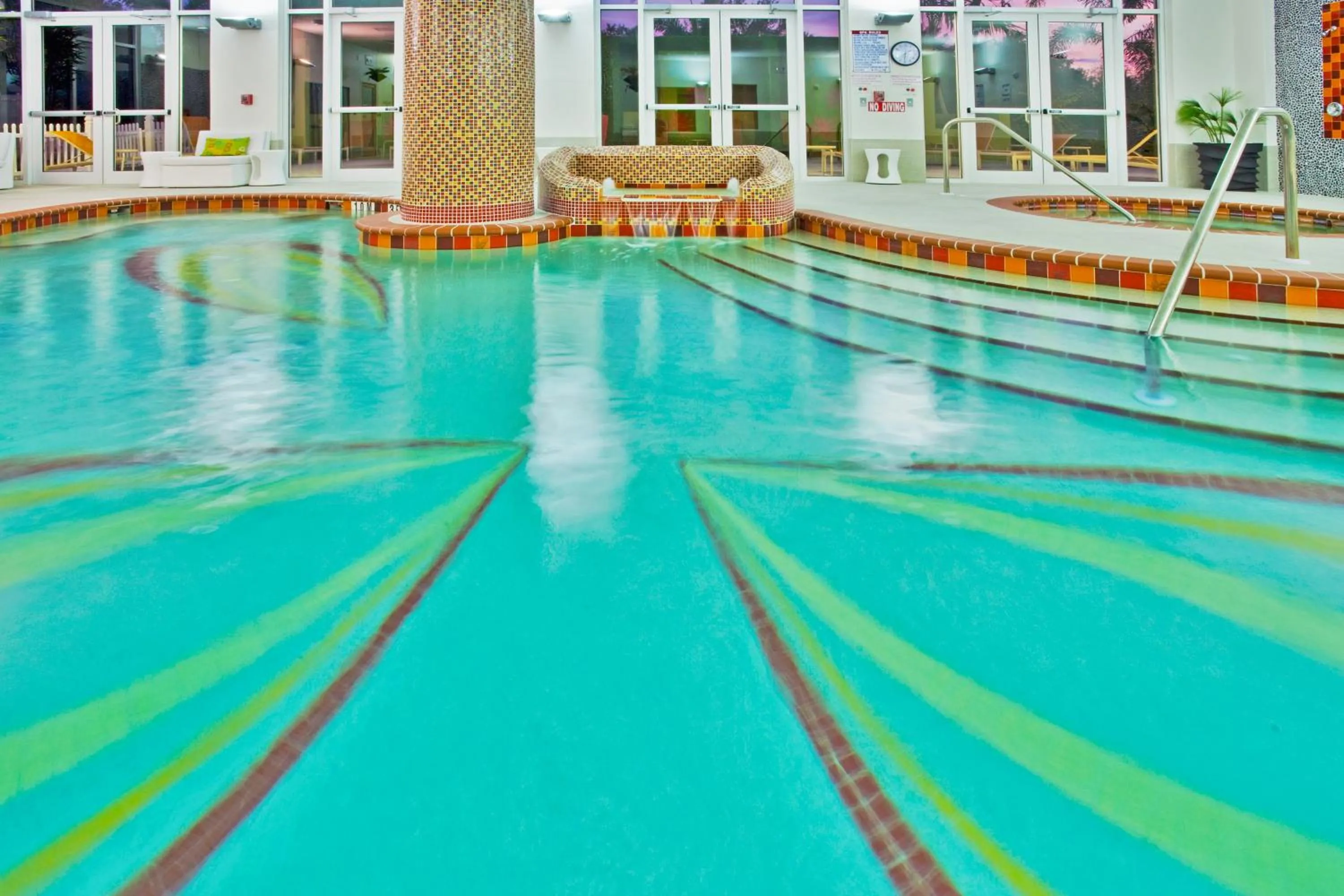Swimming pool in DoubleTree by Hilton Sarasota Bradenton Airport
