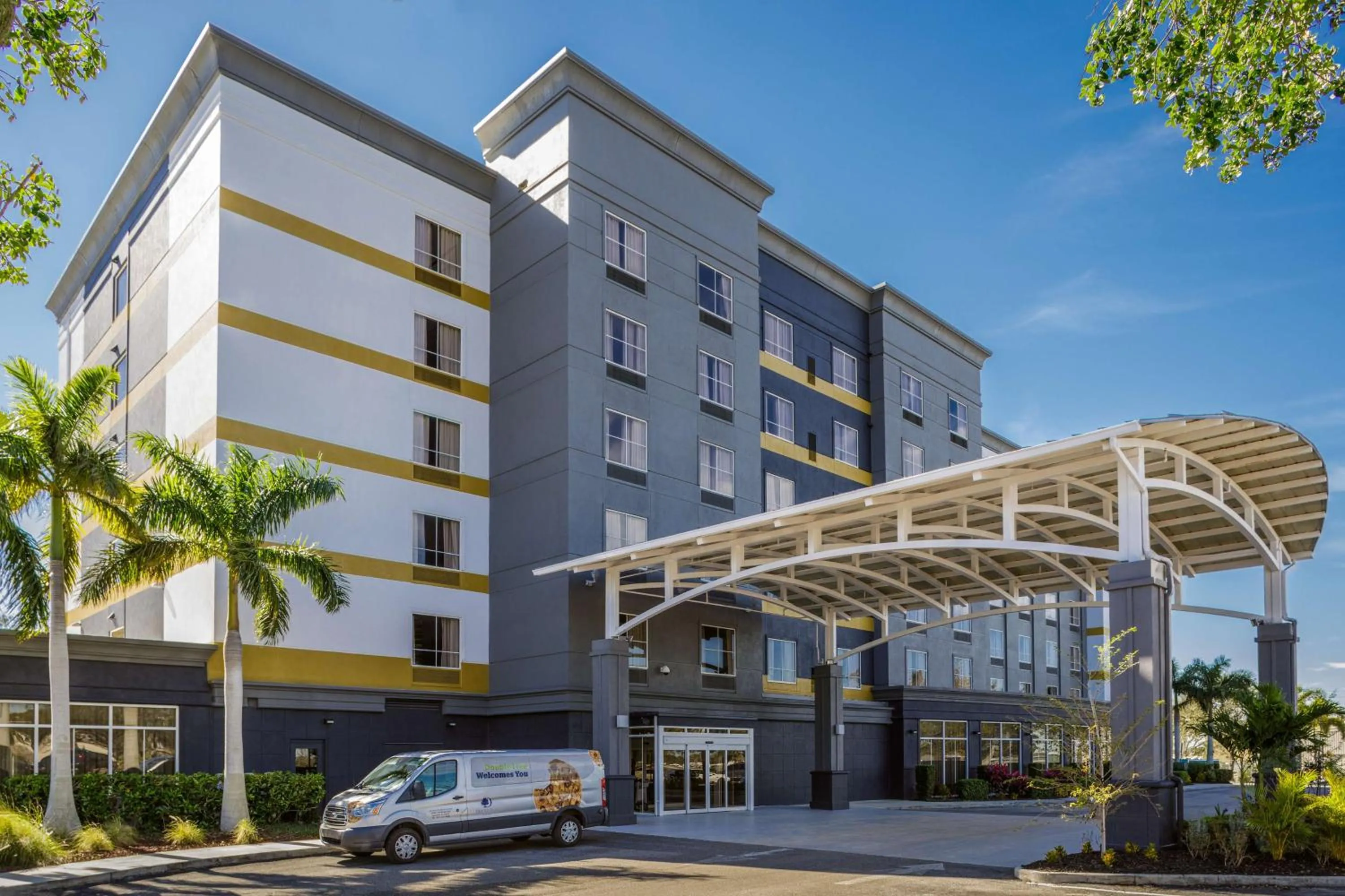 Property building in DoubleTree by Hilton Sarasota Bradenton Airport