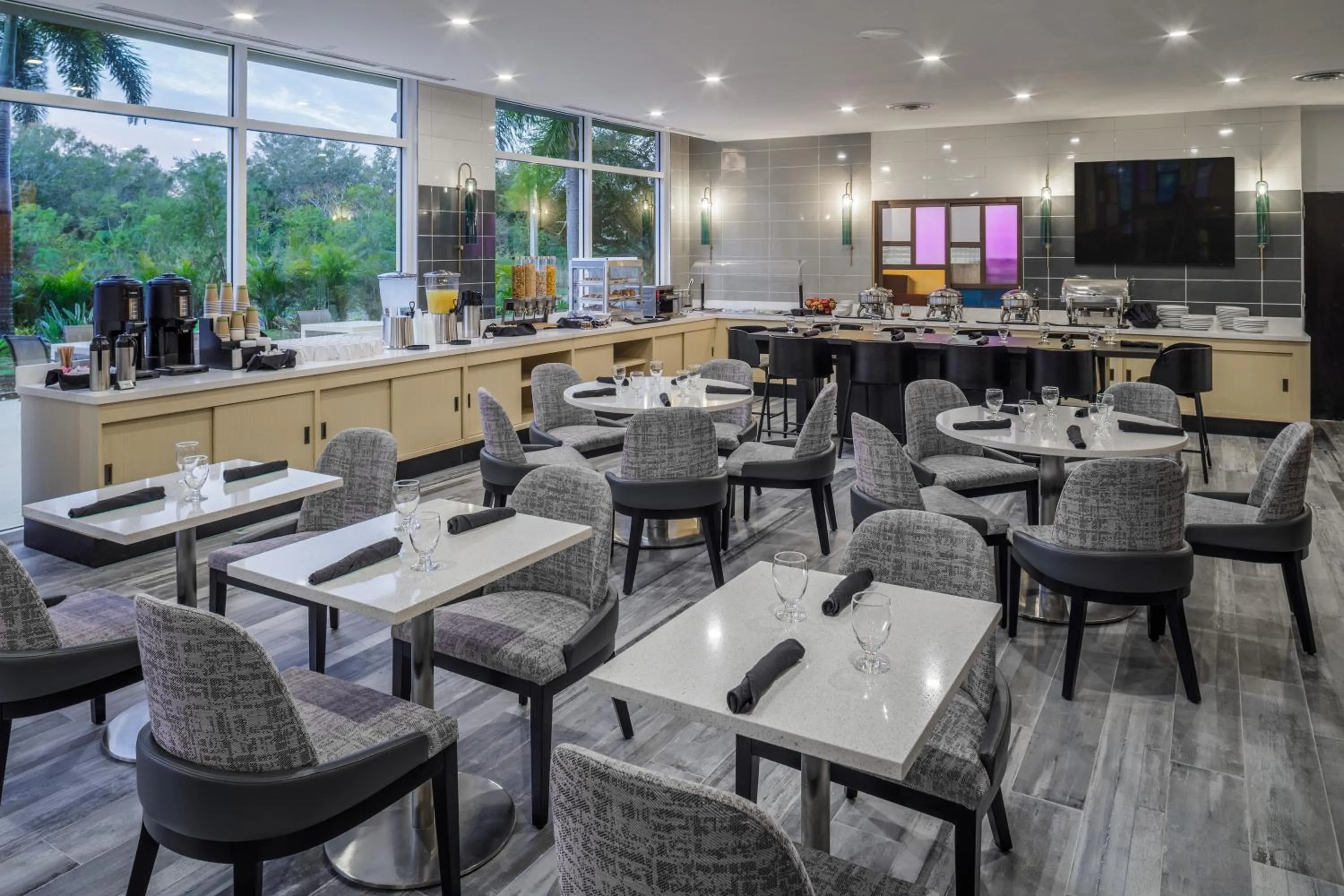 Restaurant/places to eat in DoubleTree by Hilton Sarasota Bradenton Airport