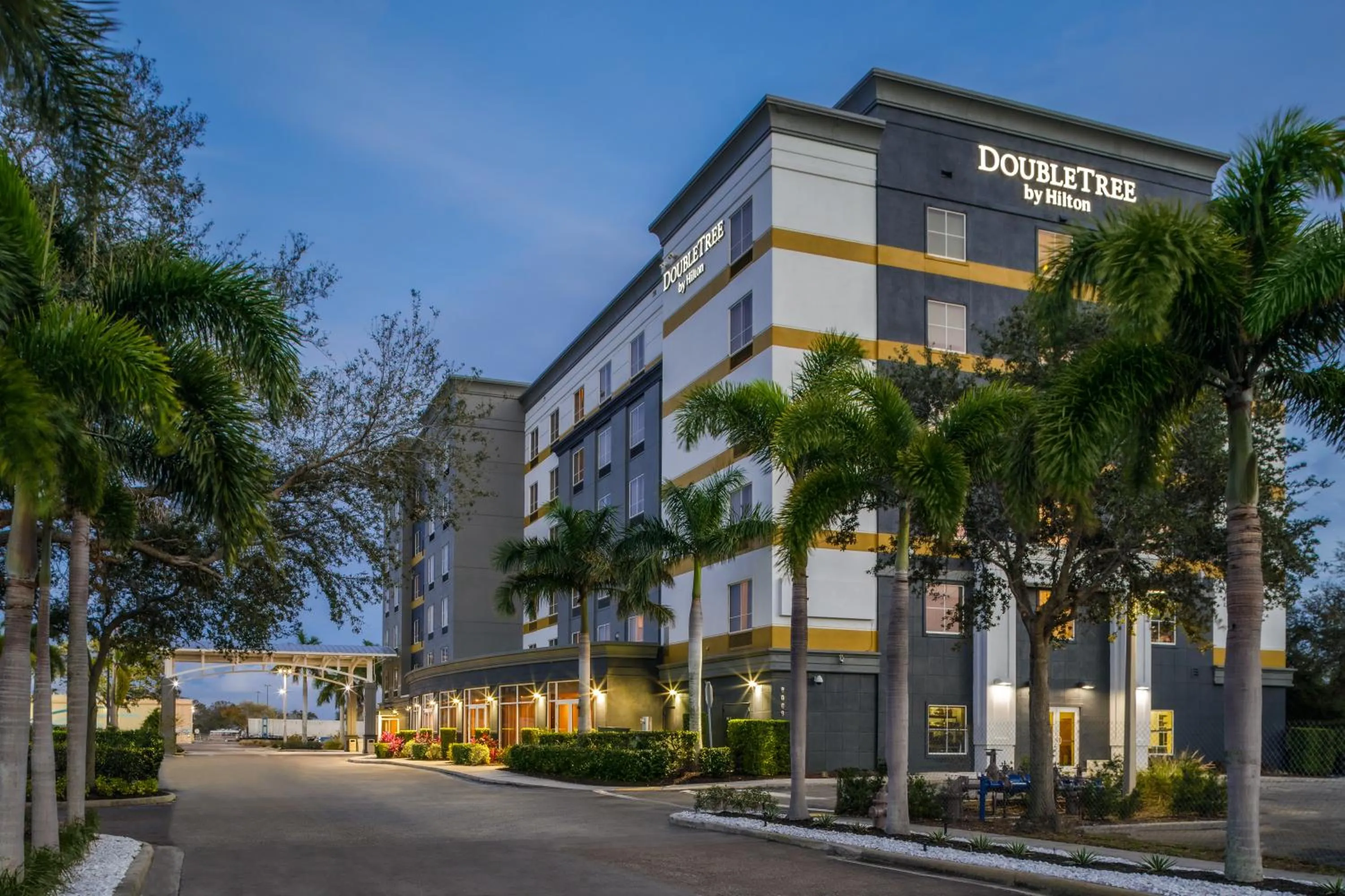 Property building in DoubleTree by Hilton Sarasota Bradenton Airport