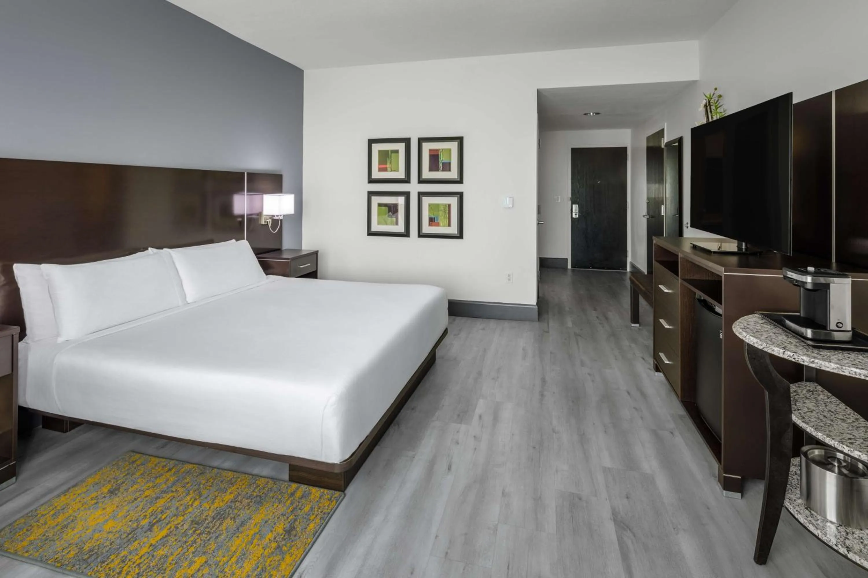 Photo of the whole room, Bed in DoubleTree by Hilton Sarasota Bradenton Airport