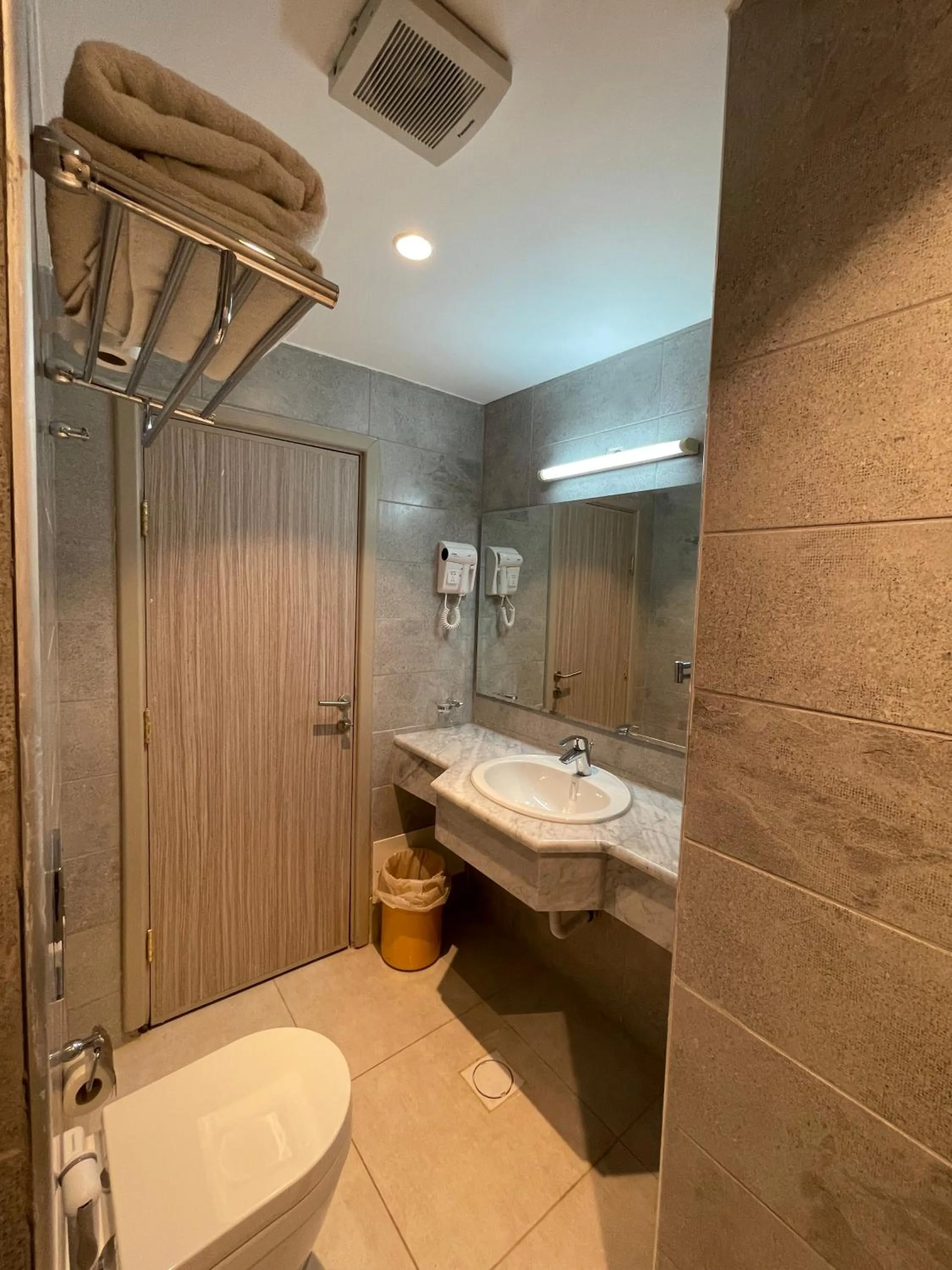 Toilet in Dweik Hotel 2